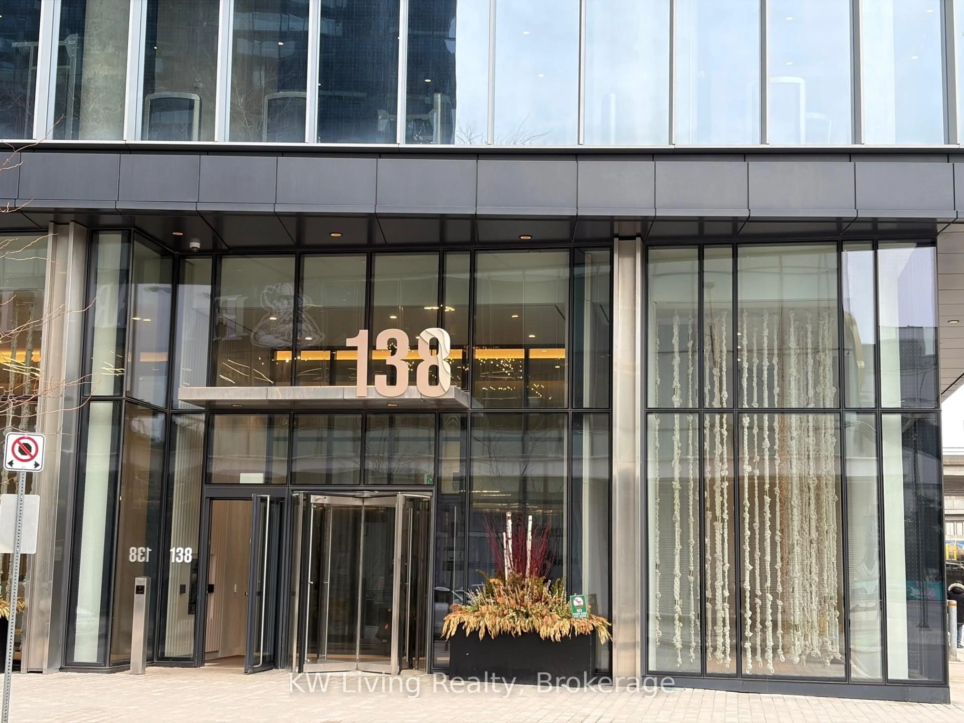 Indoor foyer for 138 Downes St #1905, Toronto Ontario M5E 0E4