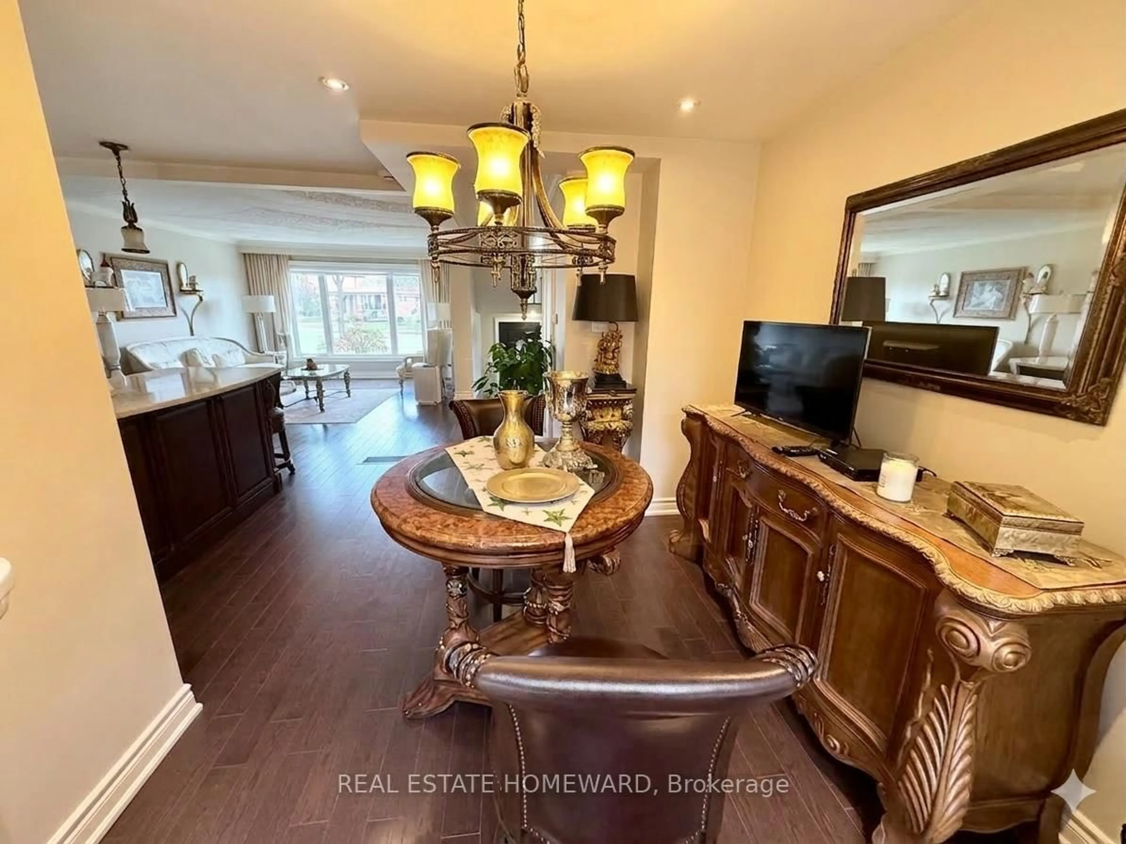 Dining room, wood/laminate floor for 18 Wyndcliff Cres, Toronto Ontario M4A 2K1