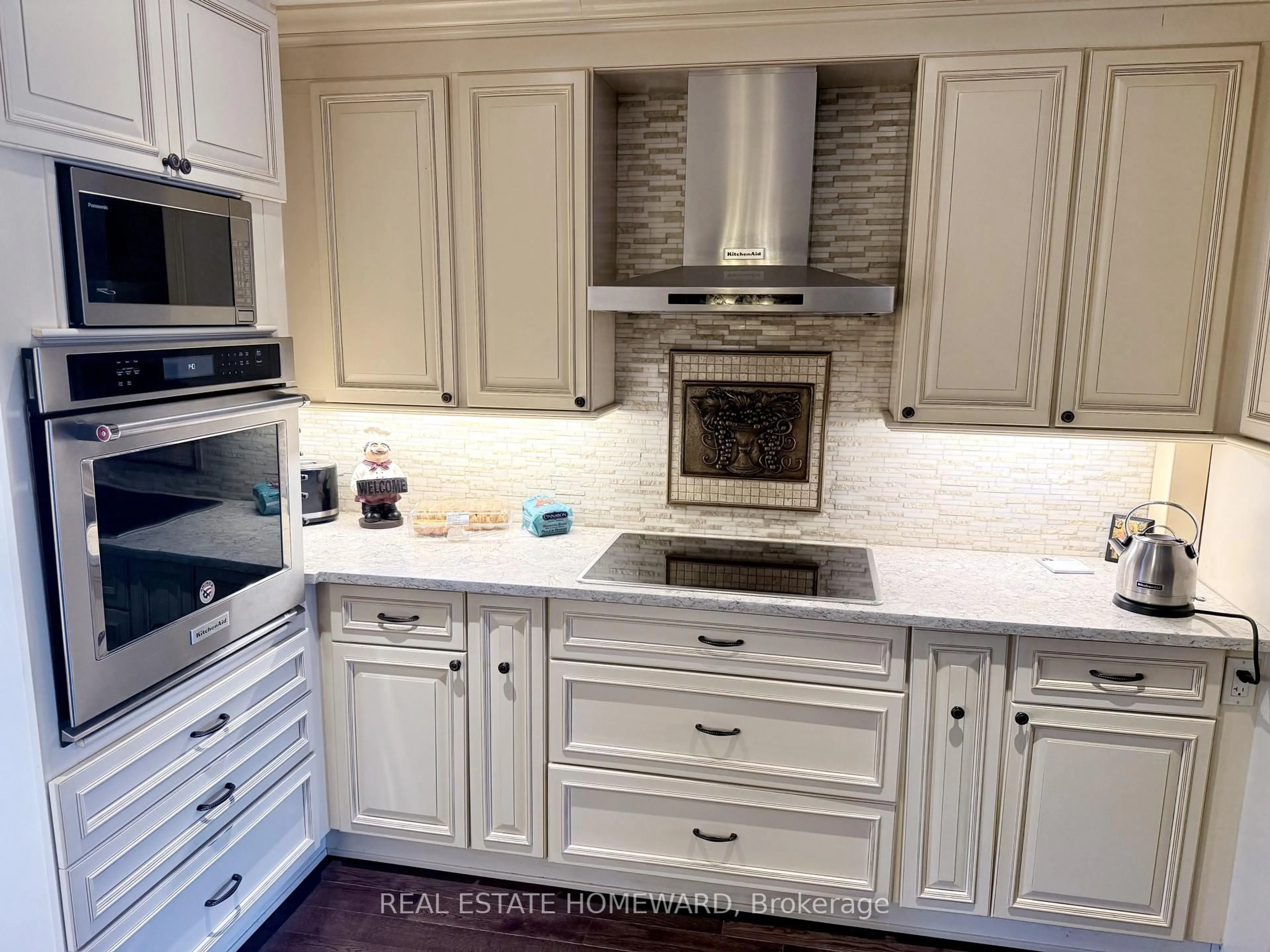 Contemporary kitchen, ceramic/tile floor for 18 Wyndcliff Cres, Toronto Ontario M4A 2K1