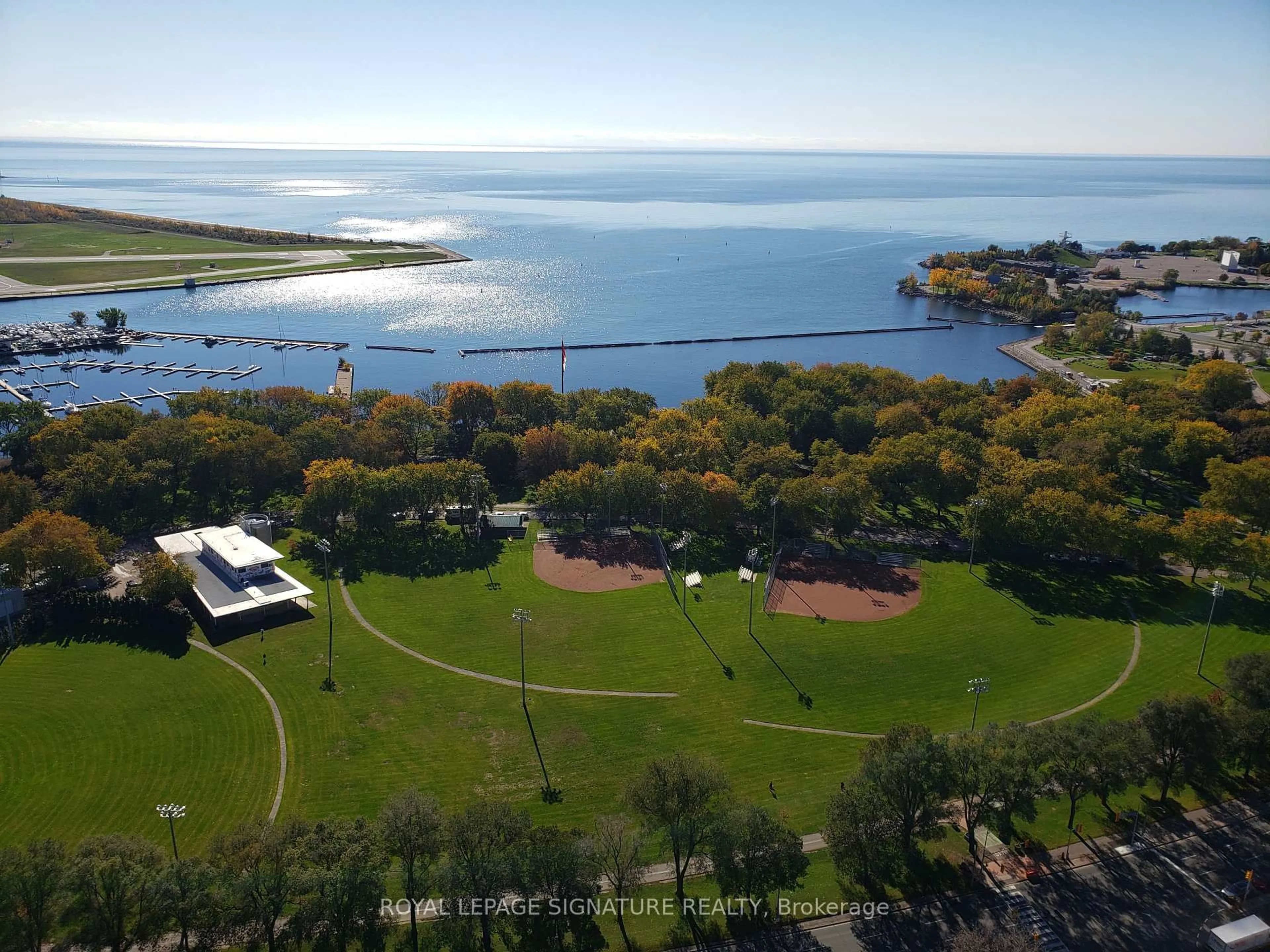 A pic from outside/outdoor area/front of a property/back of a property/a pic from drone, water/lake/river/ocean view for 219 Fort York Blvd #3609, Toronto Ontario M5V 1B1