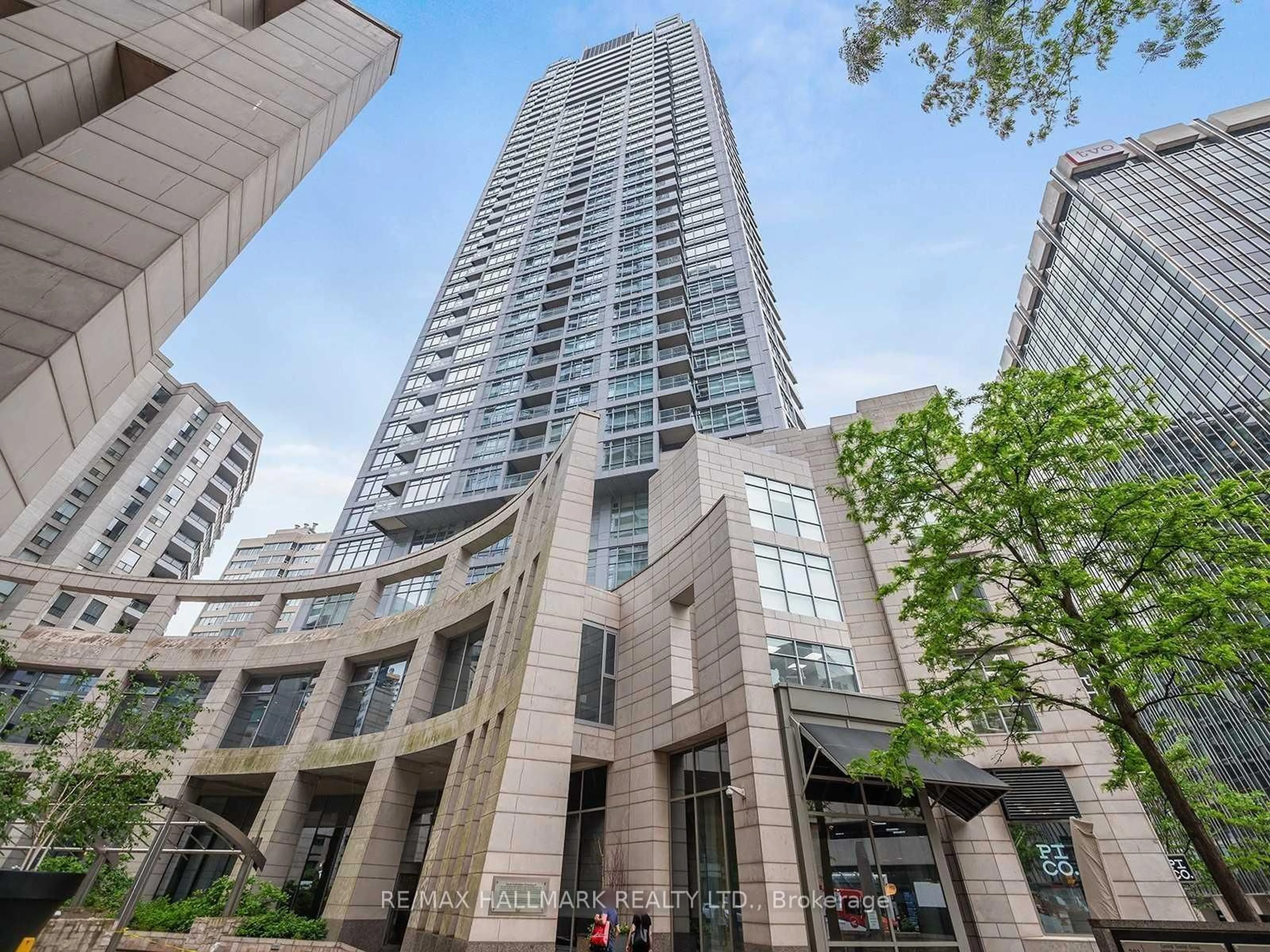 Indoor foyer for 2181 Yonge St #2803, Toronto Ontario M4S 2B1