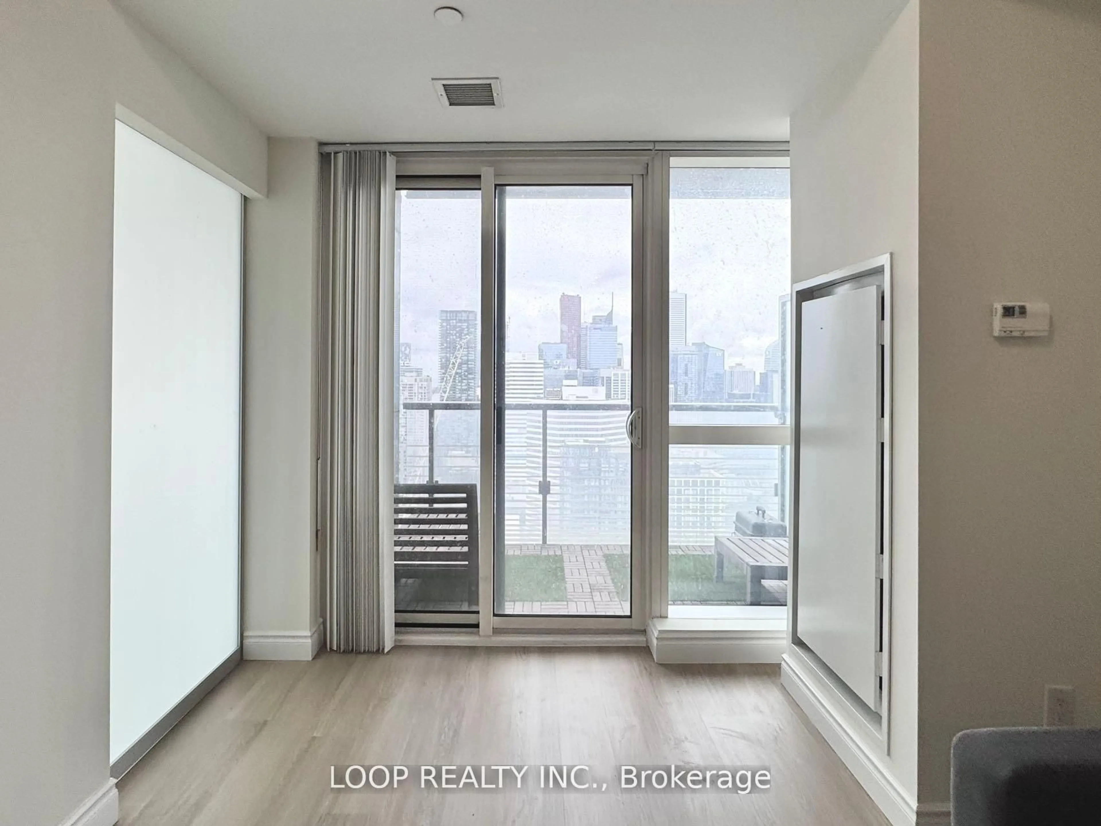 A pic of a room for 386 Yonge St #4108, Toronto Ontario M5B 0A5