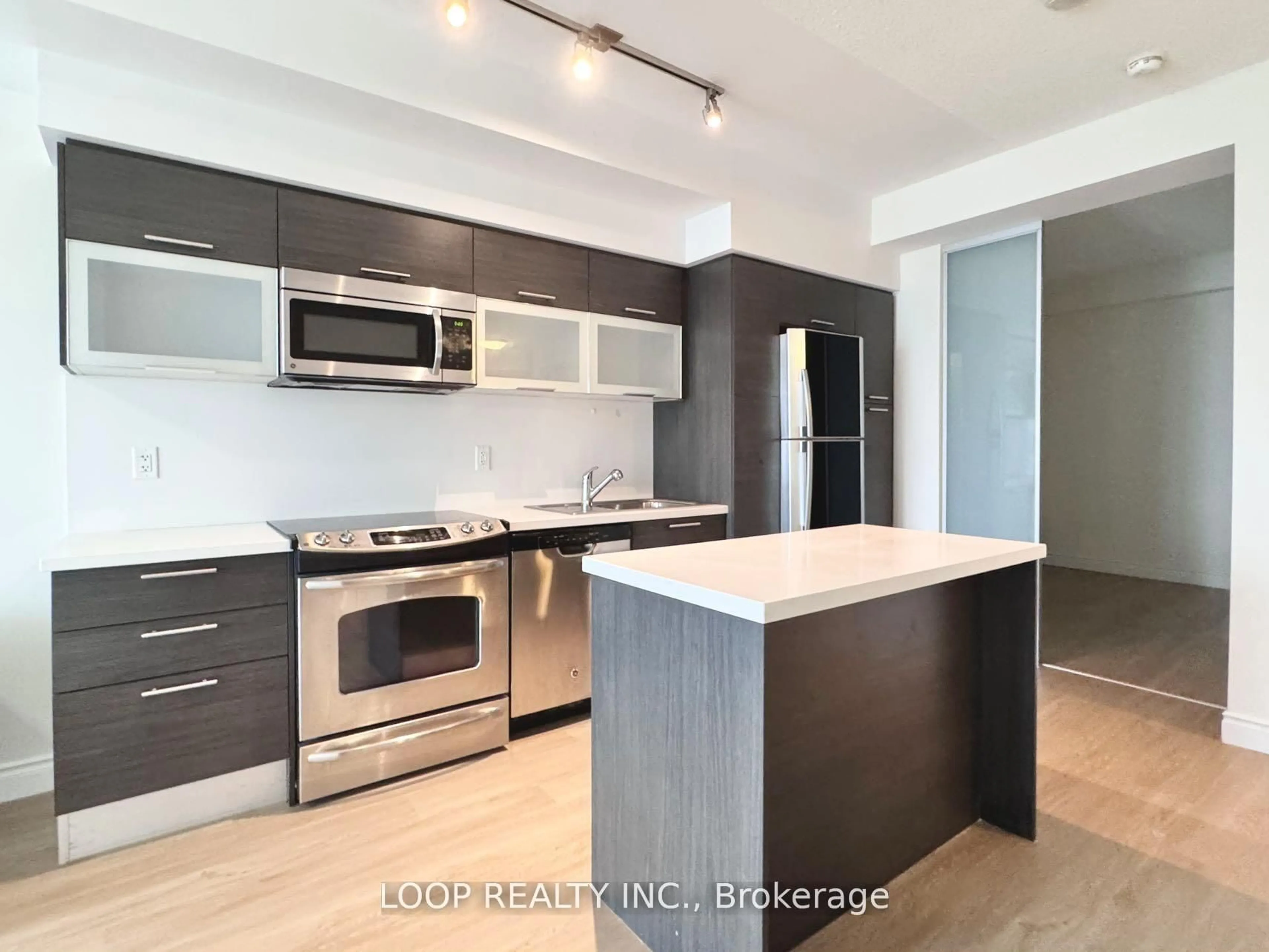 Open concept kitchen, unknown for 386 Yonge St #4108, Toronto Ontario M5B 0A5