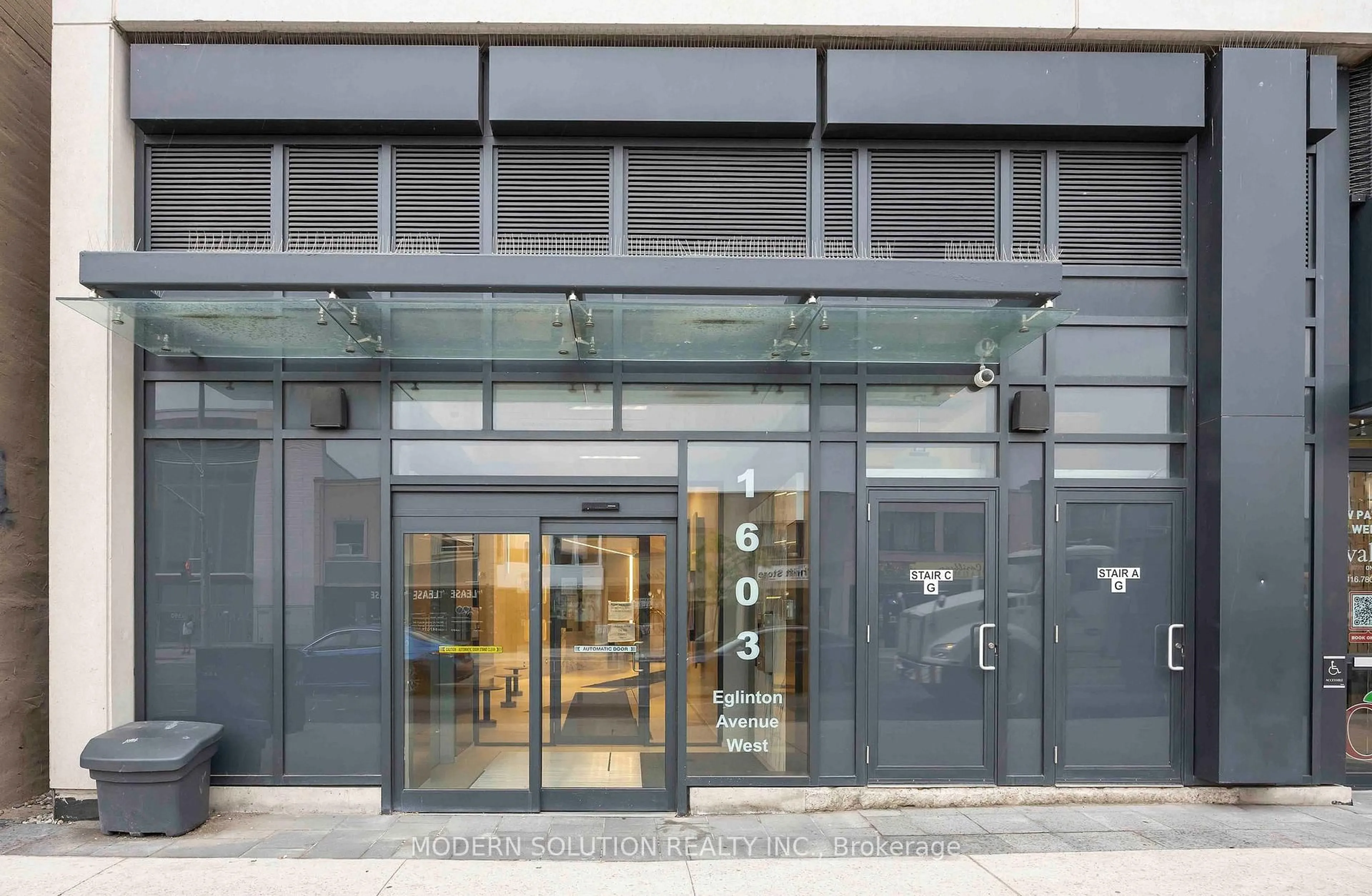 Indoor foyer for 1603 Eglinton Ave #317, Toronto Ontario M6E 0A1