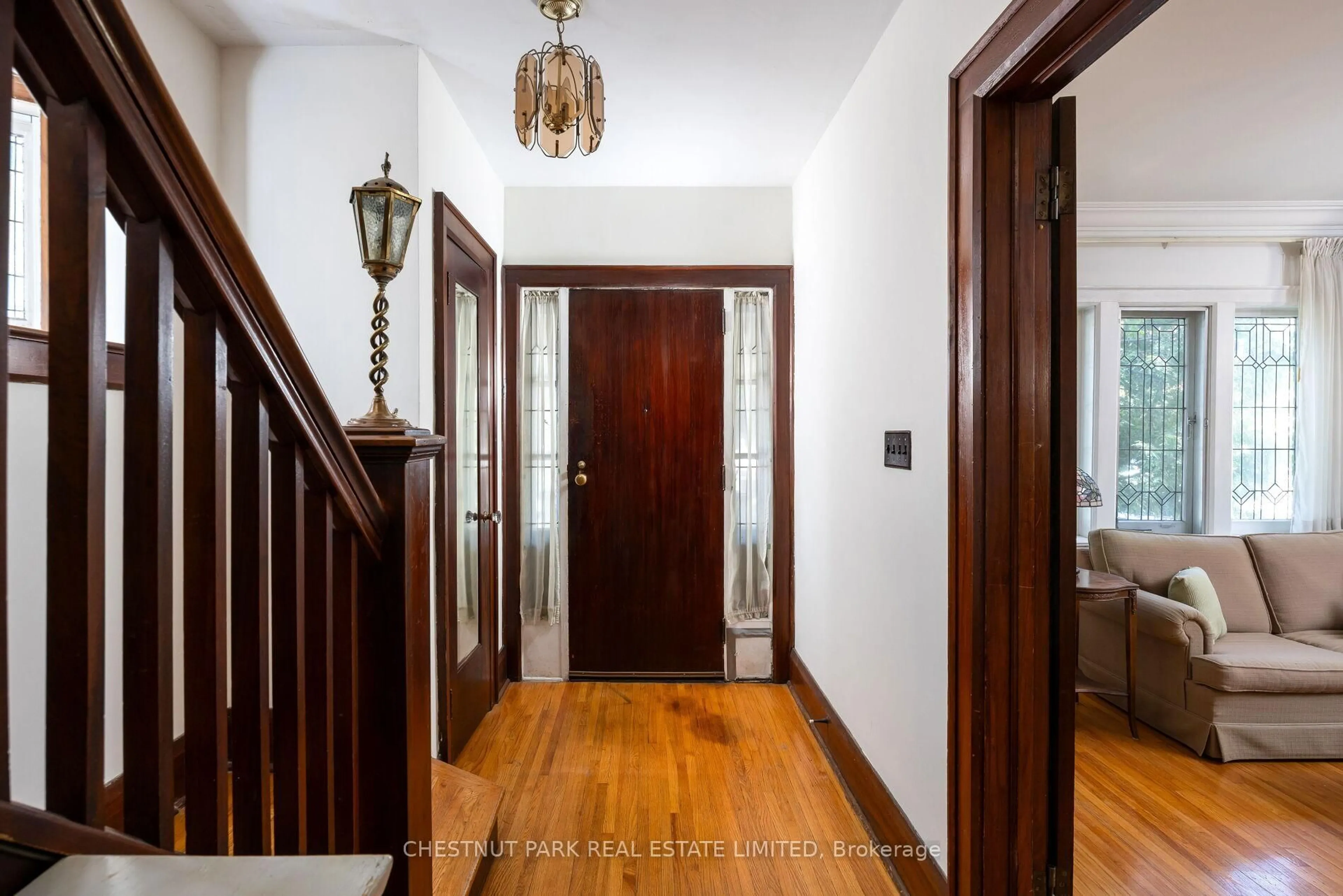 Indoor entryway for 25 Maxwell Ave, Toronto Ontario M5P 2B4
