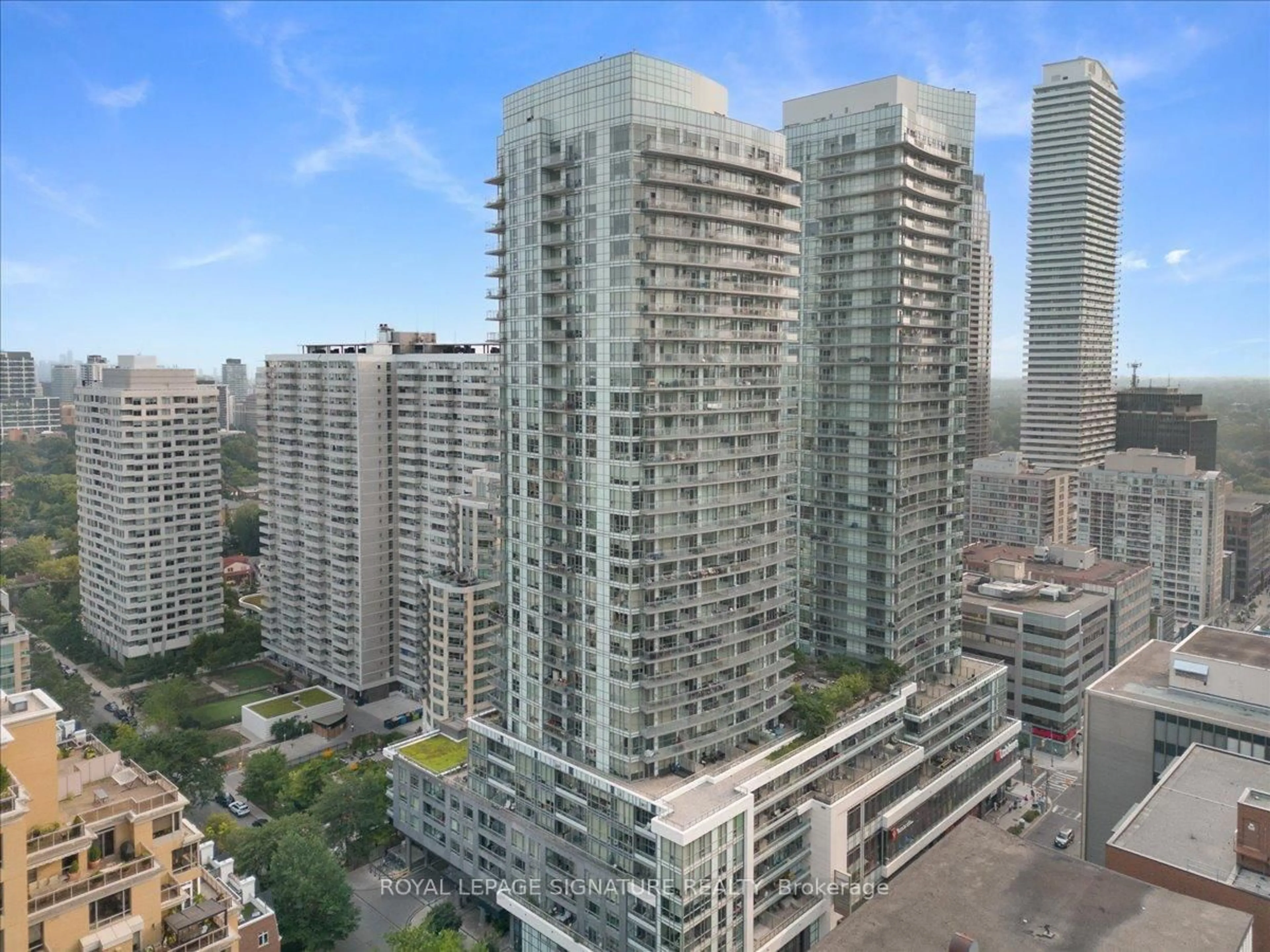 A pic from outside/outdoor area/front of a property/back of a property/a pic from drone, city buildings view from balcony for 98 Lillian St #3314, Toronto Ontario M4S 0A5