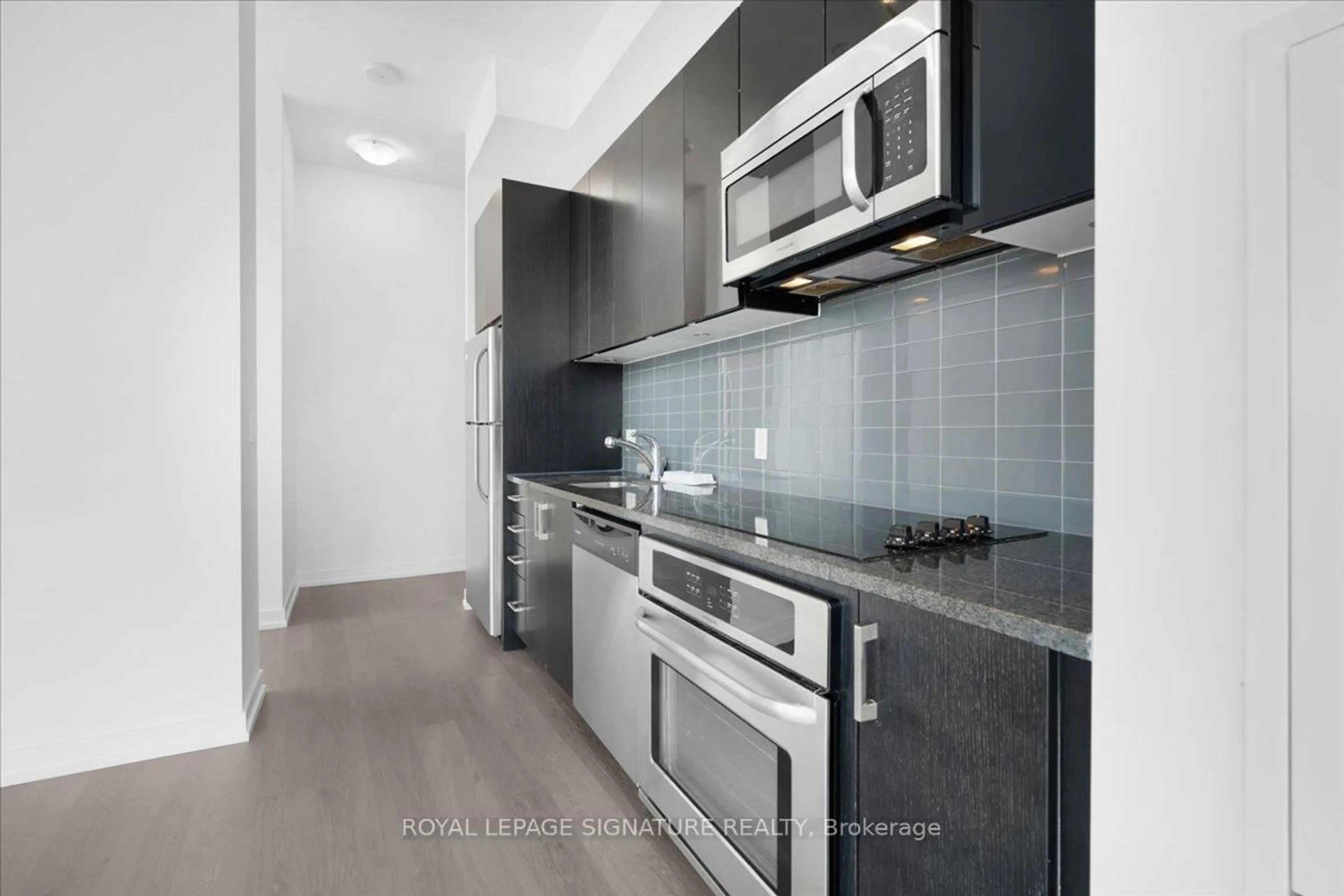 Standard kitchen, ceramic/tile floor for 98 Lillian St #3314, Toronto Ontario M4S 0A5
