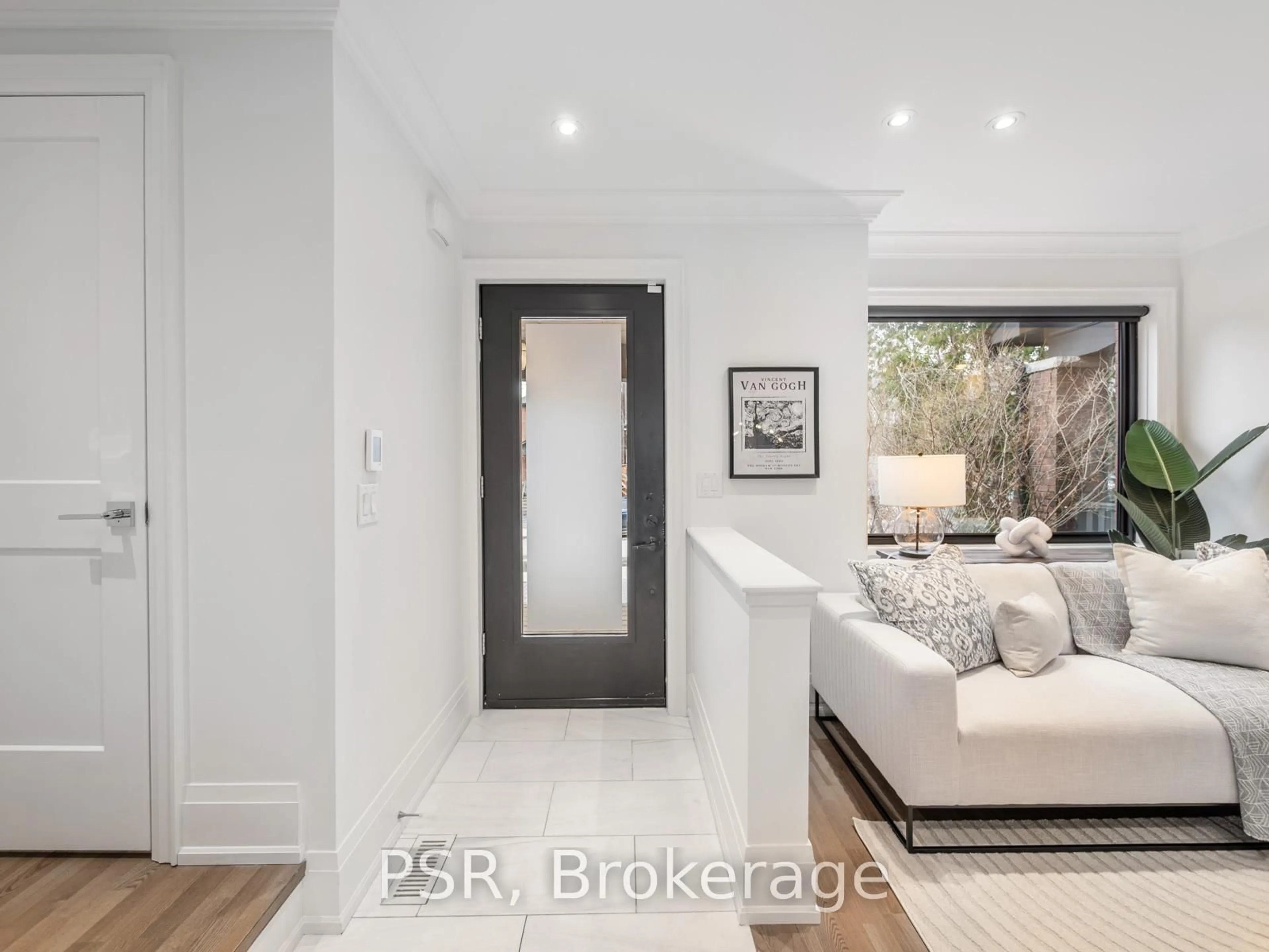 Indoor entryway for 163 Arlington Ave, Toronto Ontario M6C 2Z3