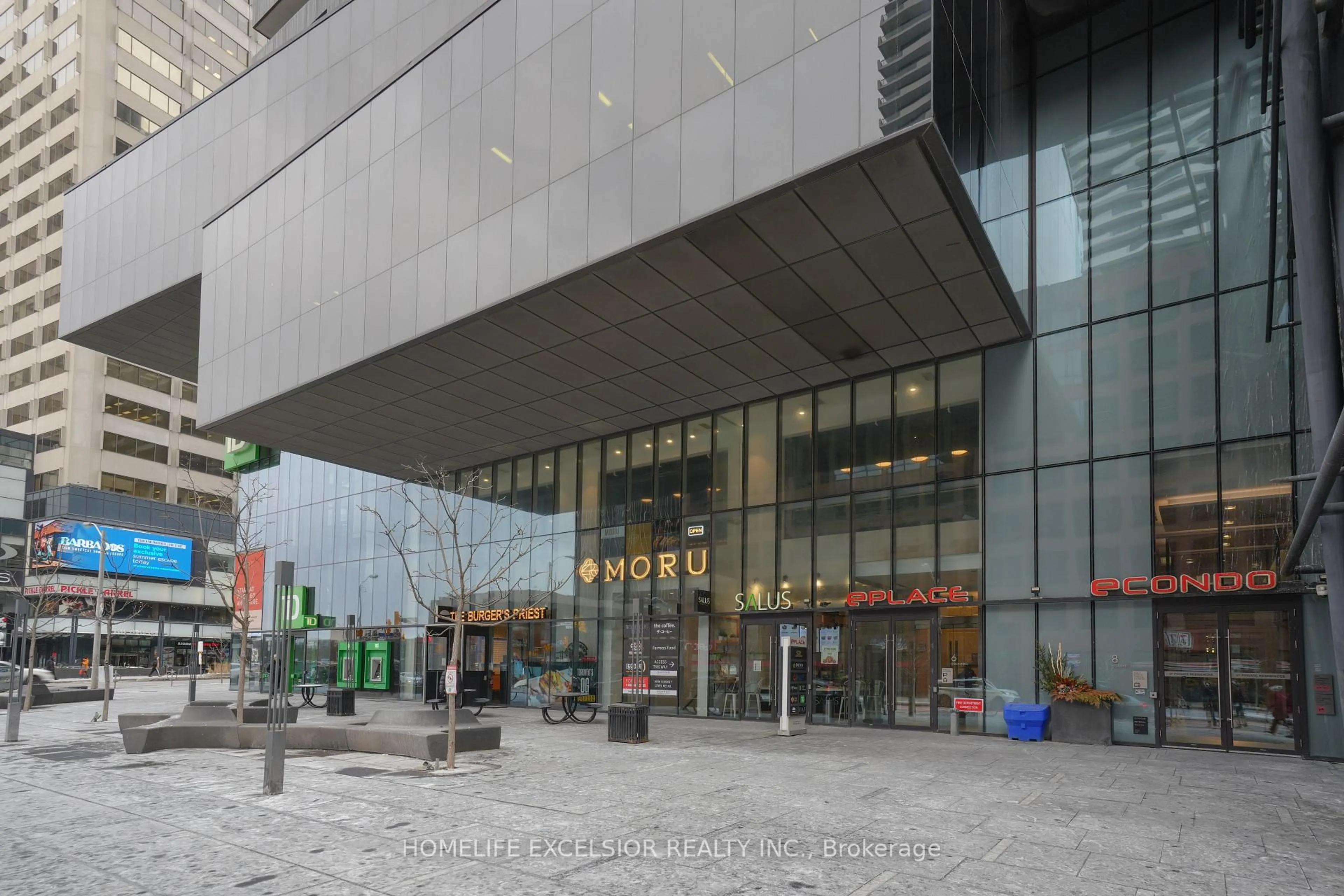 Indoor foyer for 8 Eglinton Ave #2002, Toronto Ontario M4P 0C1