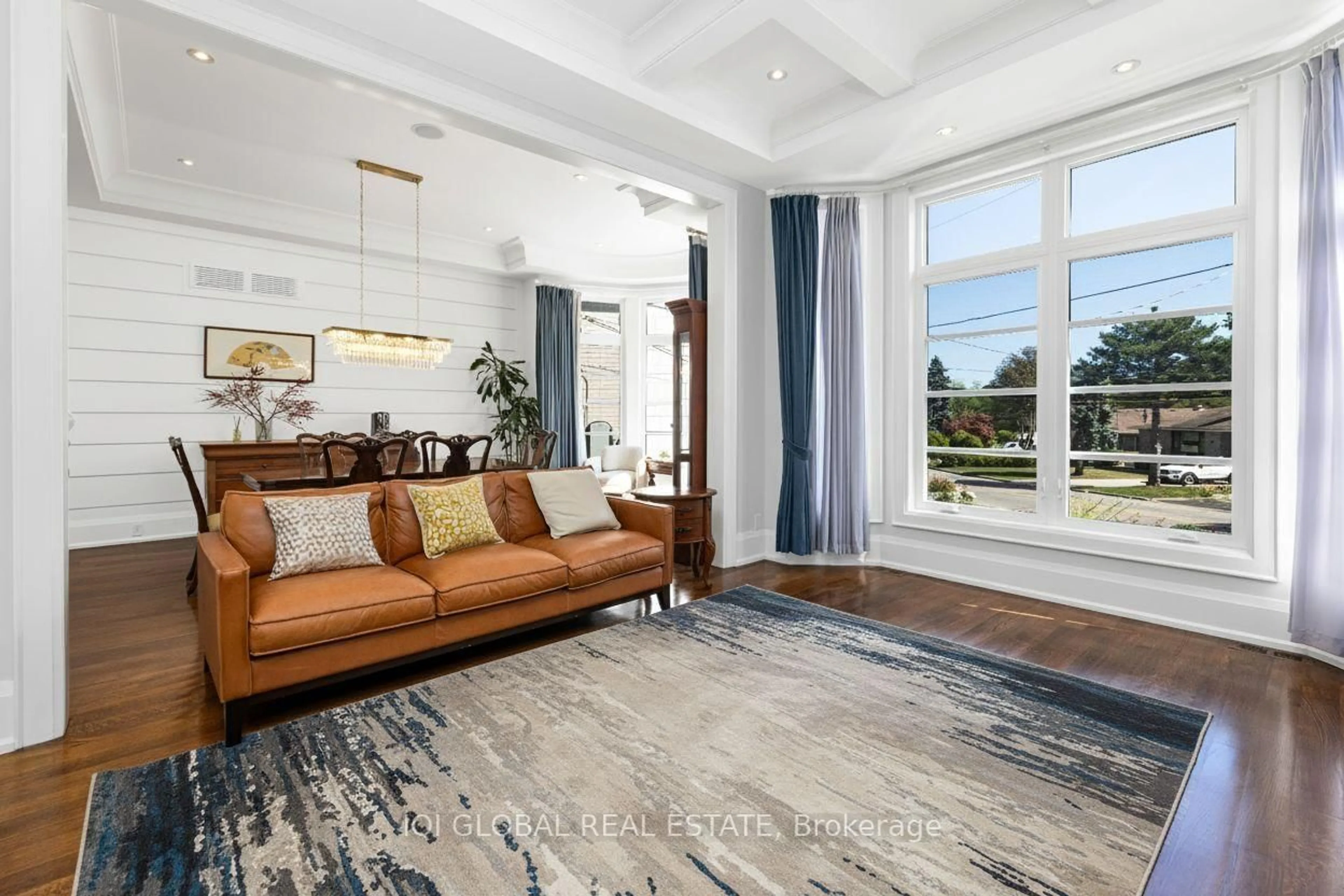 Living room with furniture, unknown for 29 Alderdale Crt, Toronto Ontario M3B 2H8