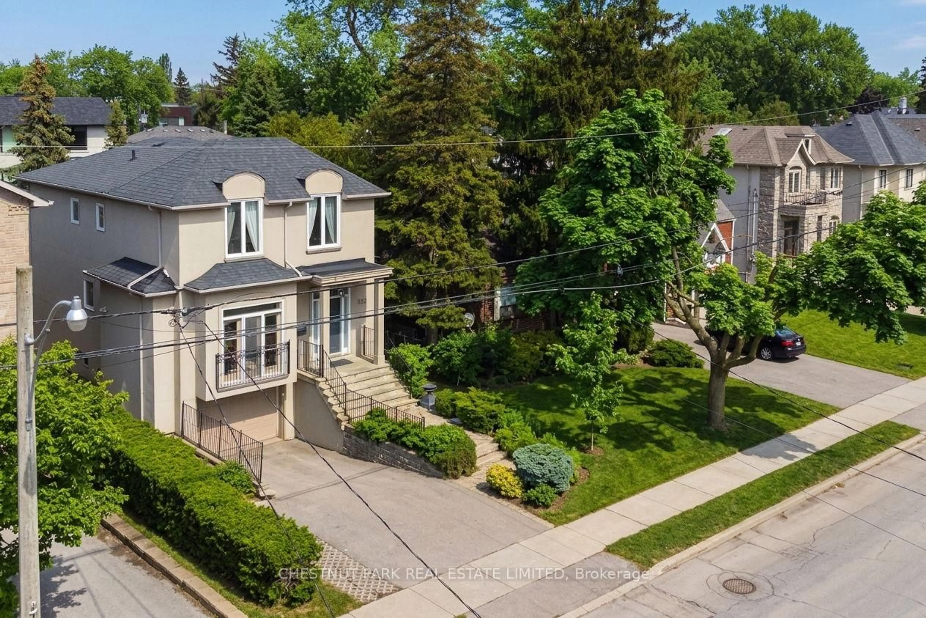 A pic from outside/outdoor area/front of a property/back of a property/a pic from drone, street for 552 Melrose Ave, Toronto Ontario M5M 2A3