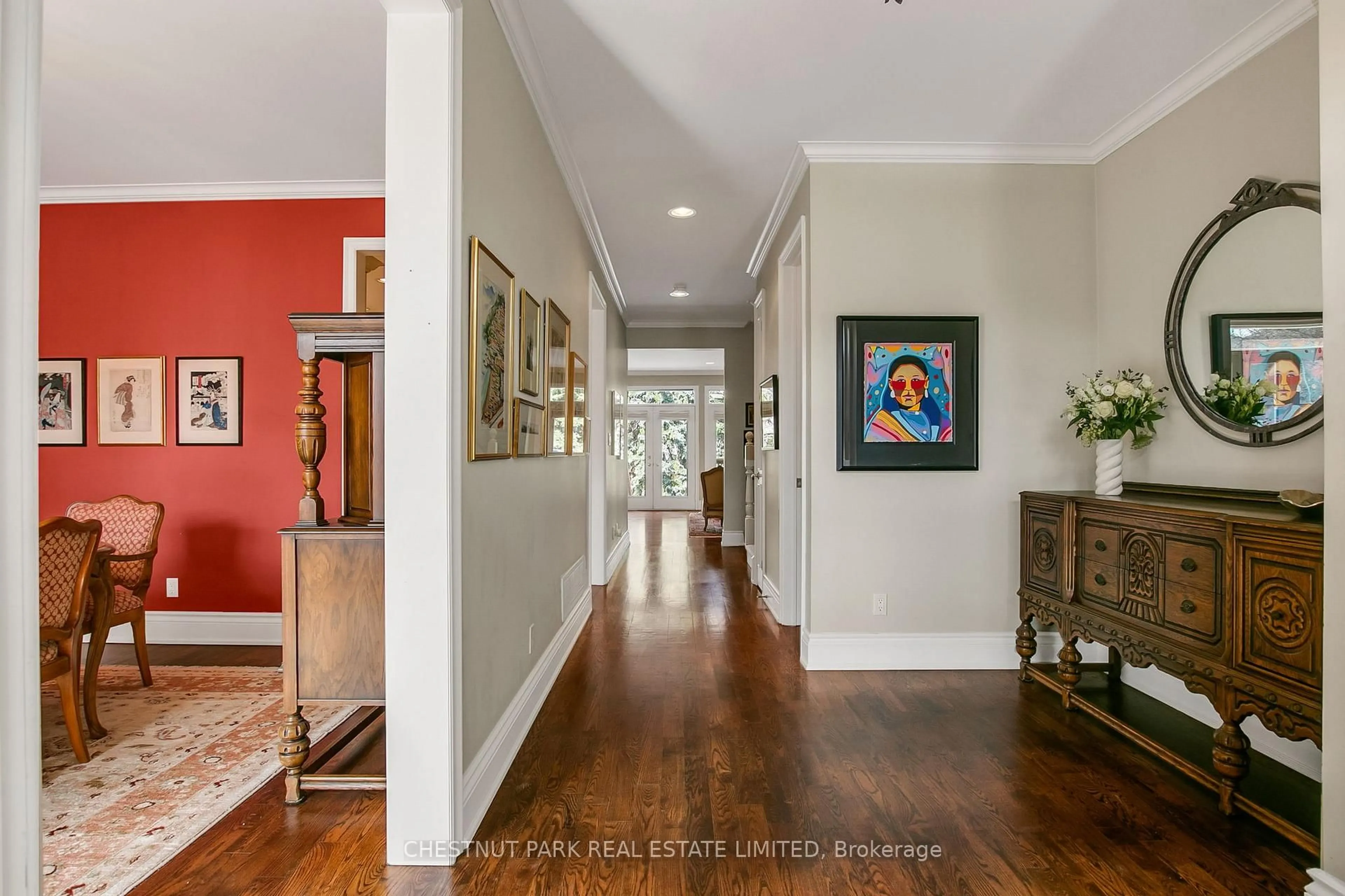 Indoor entryway for 552 Melrose Ave, Toronto Ontario M5M 2A3