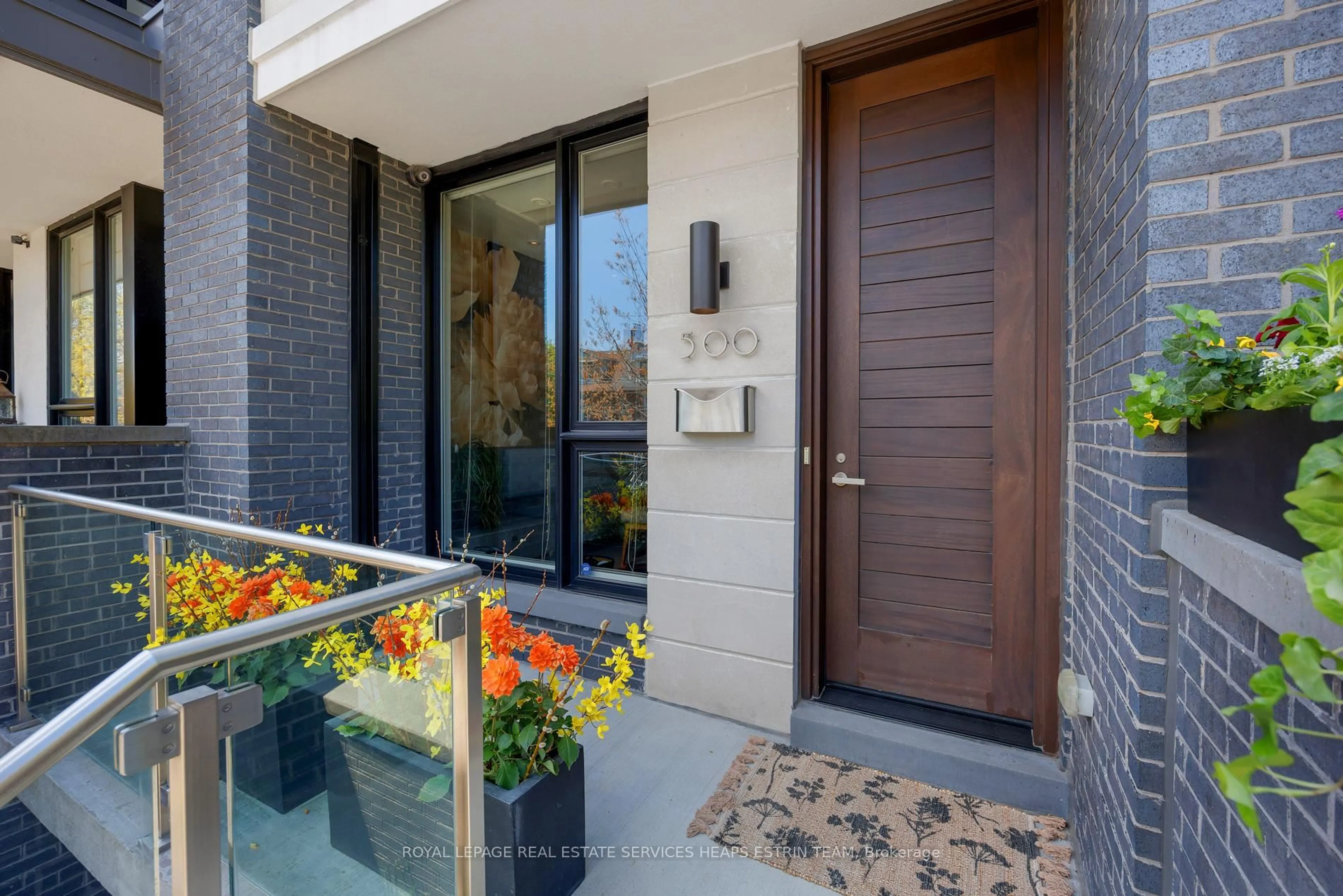 Indoor entryway for 500 Shaw St, Toronto Ontario M6G 3L3