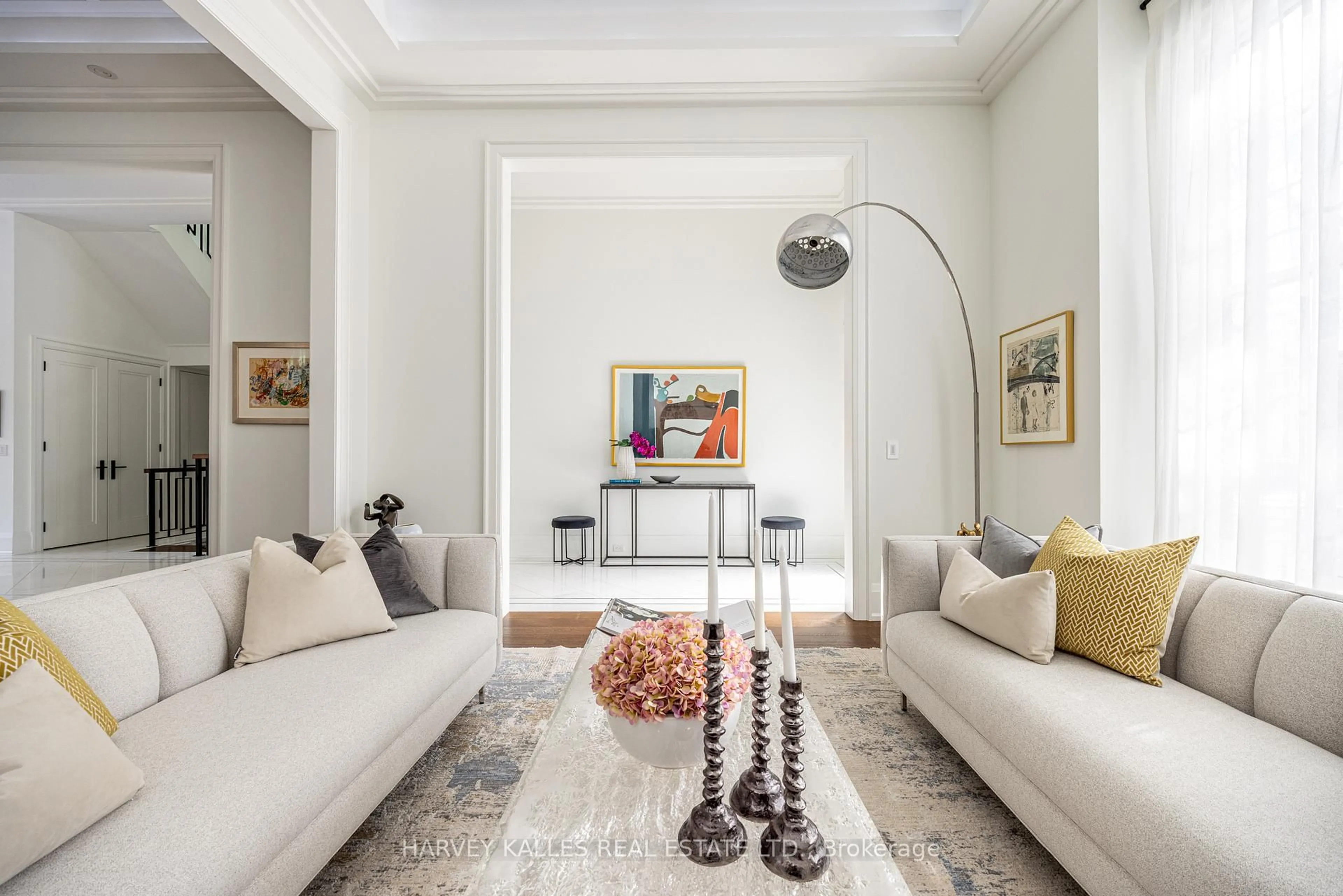 Living room with furniture, unknown for 264 Cortleigh Blvd, Toronto Ontario M5N 1P7