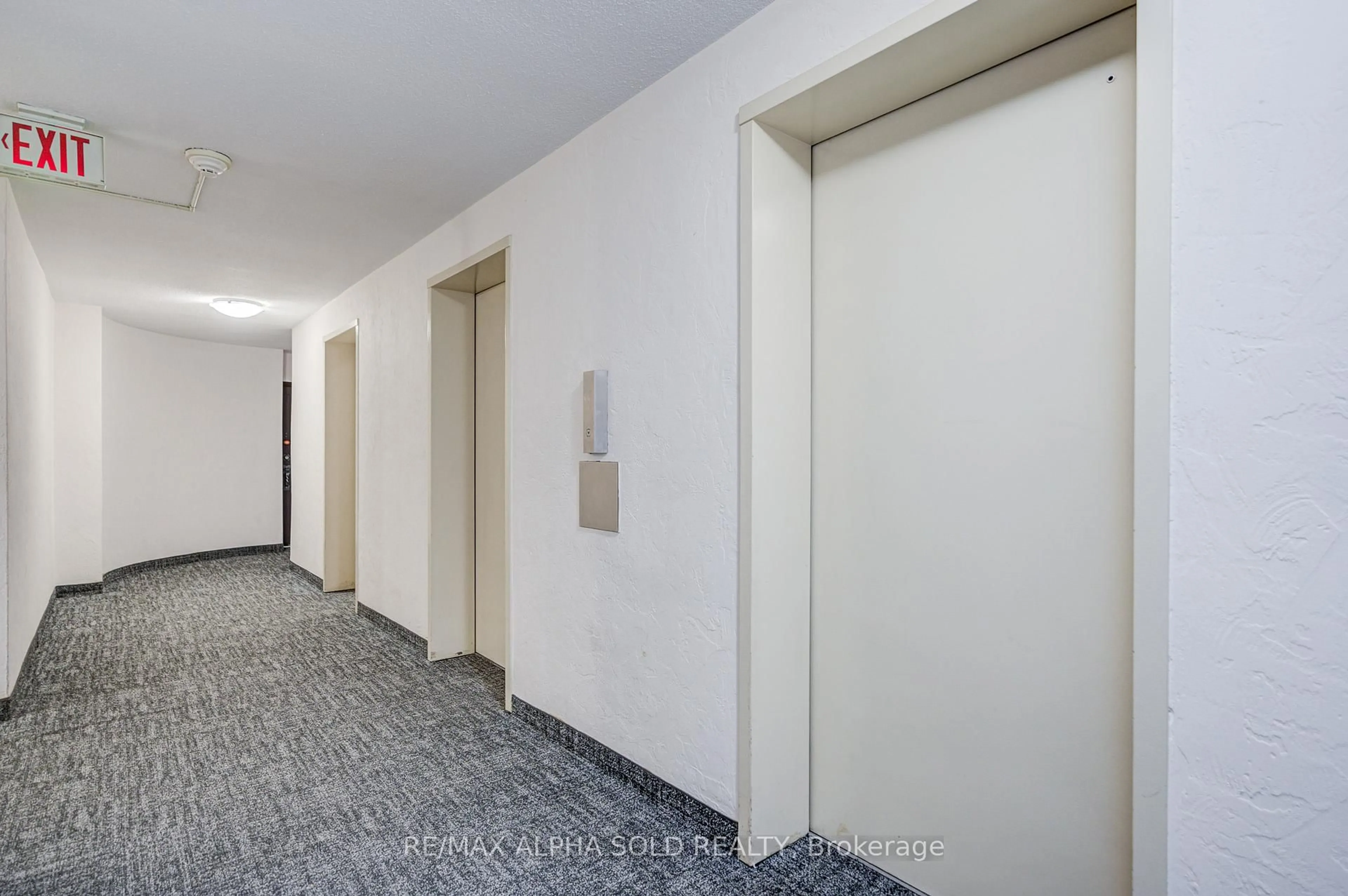 Indoor foyer for 5 Old Sheppard Ave #1801, Toronto Ontario M2J 4K3