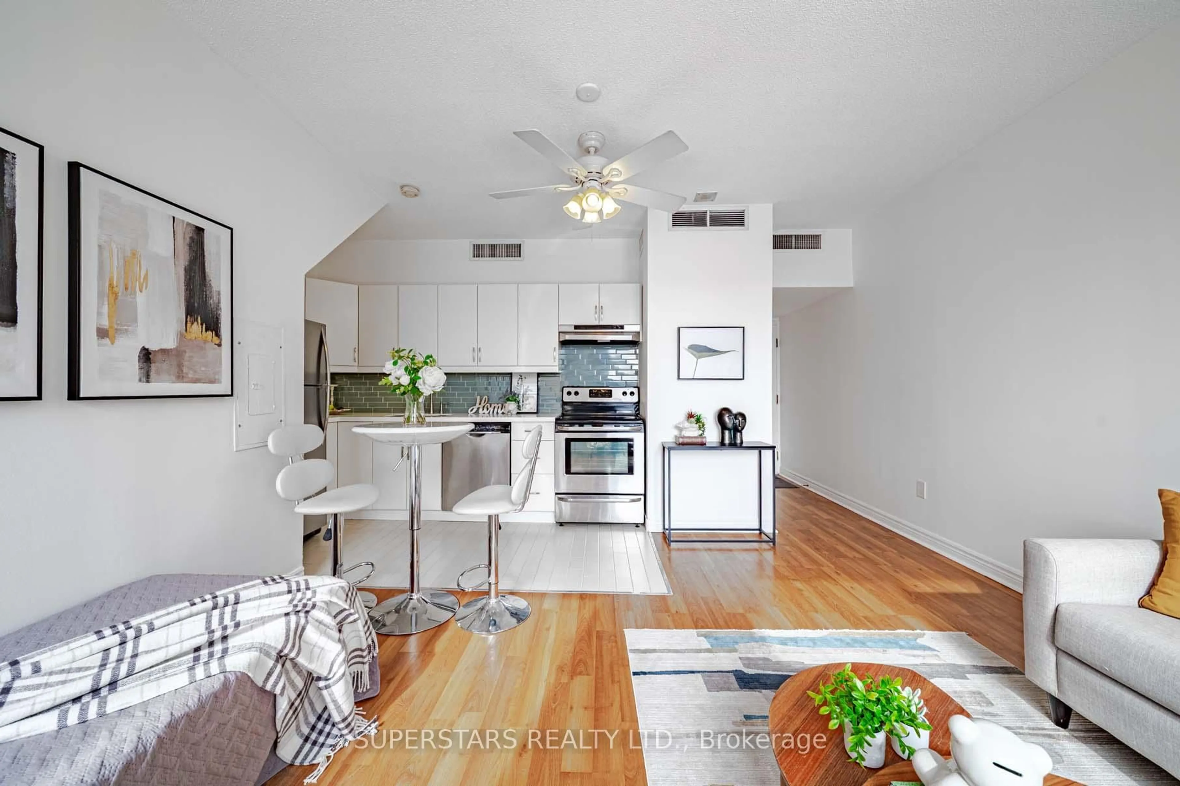 Open concept kitchen, wood/laminate floor for 65 Scadding Ave #PH16, Toronto Ontario M5A 4L1