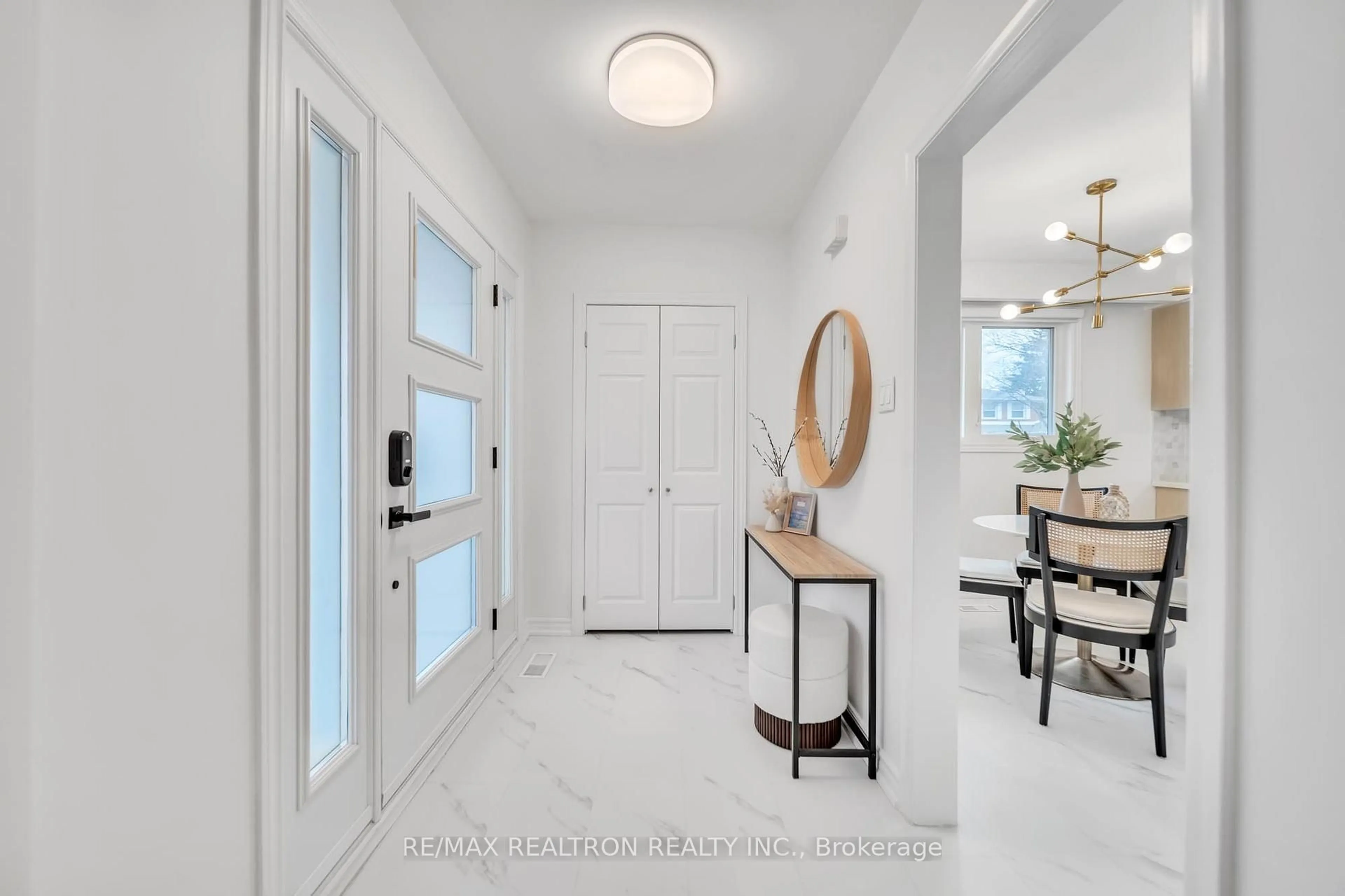 Indoor entryway for 109 Brian Dr, Toronto Ontario M2J 3Y6