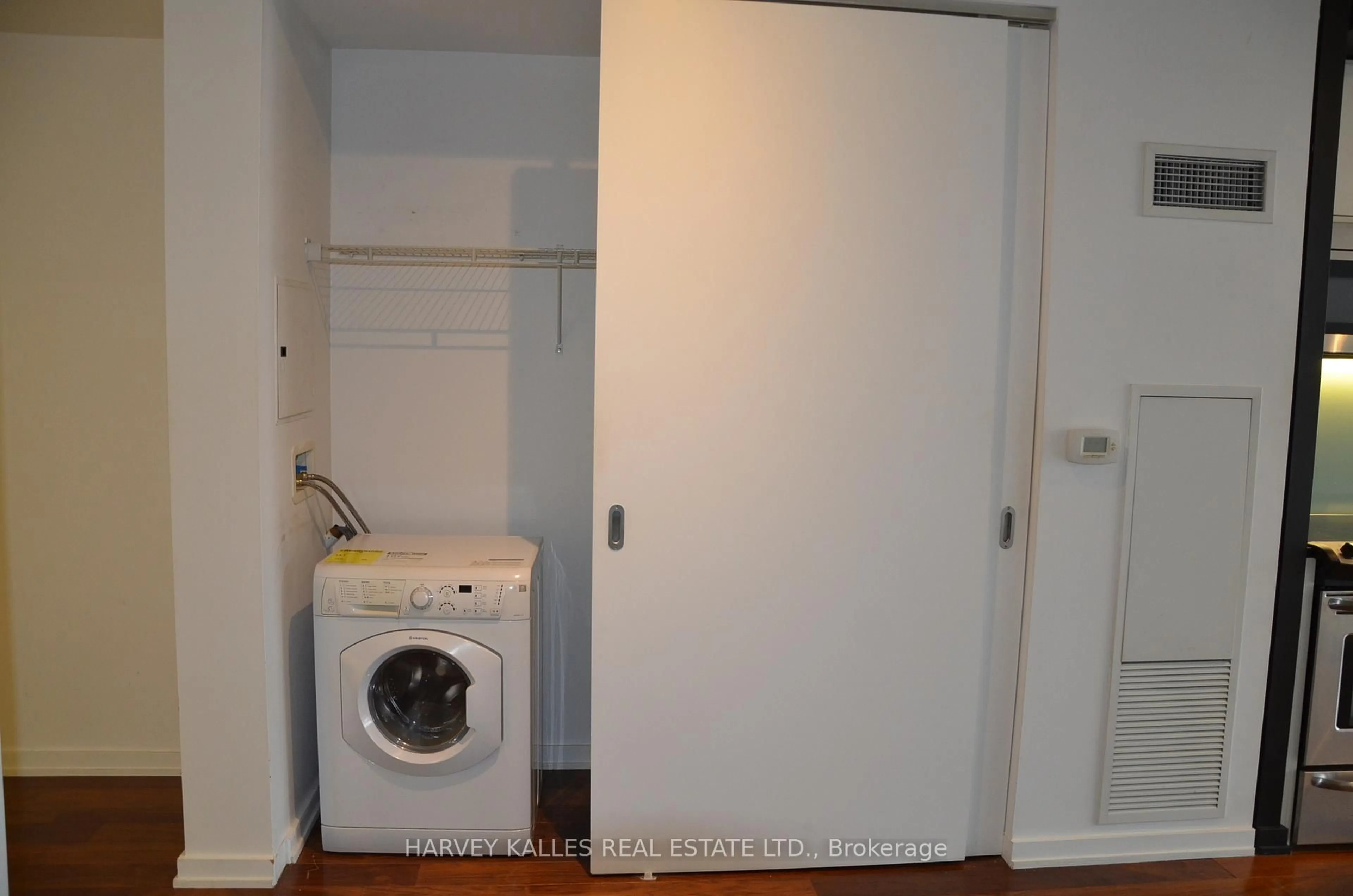 Laundry room for 47 Lower River St #526, Toronto Ontario M5A 0G1