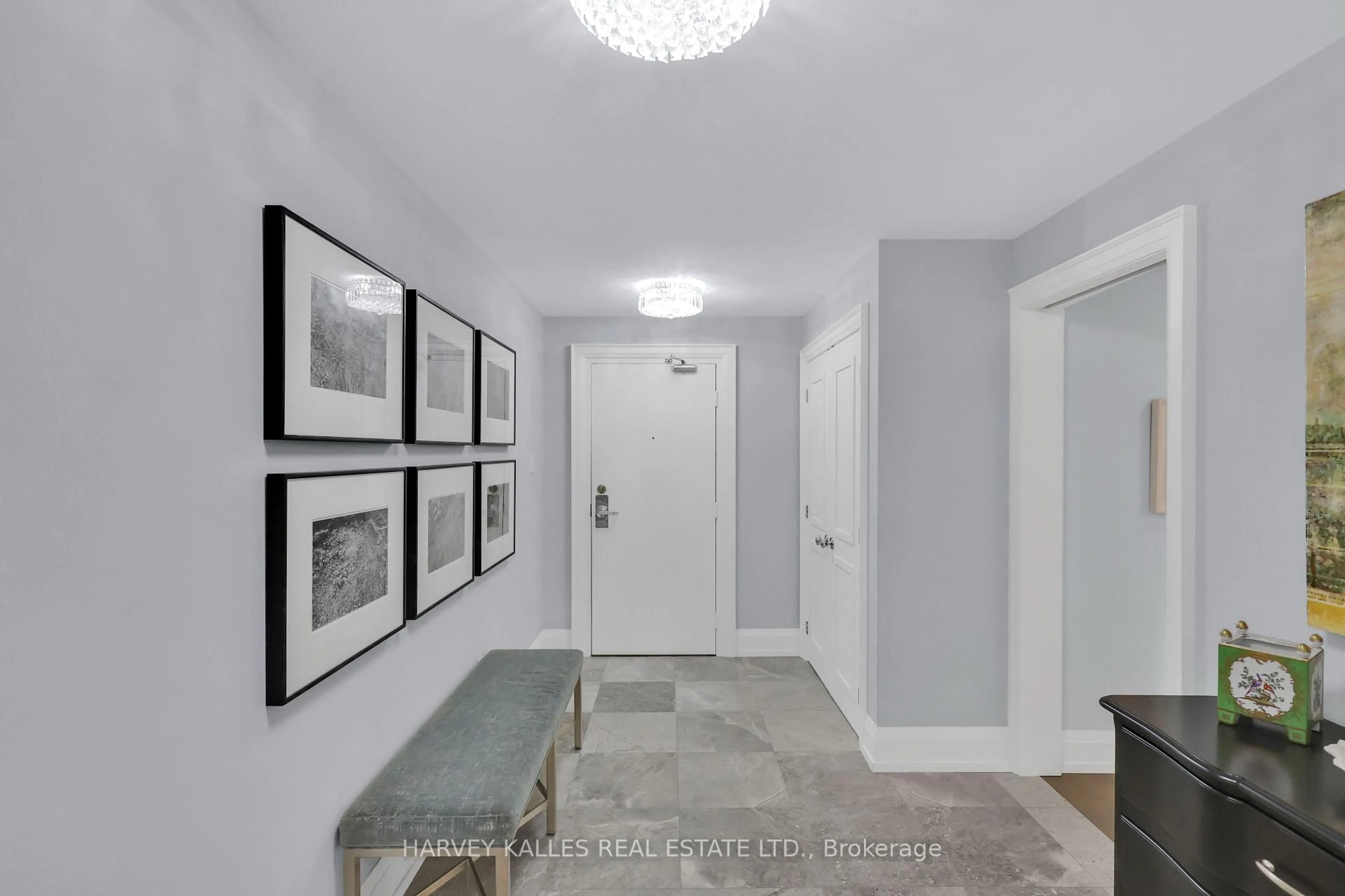 Indoor entryway for 40 Sylvan Valley Way #324-325, Toronto Ontario M5M 4M3