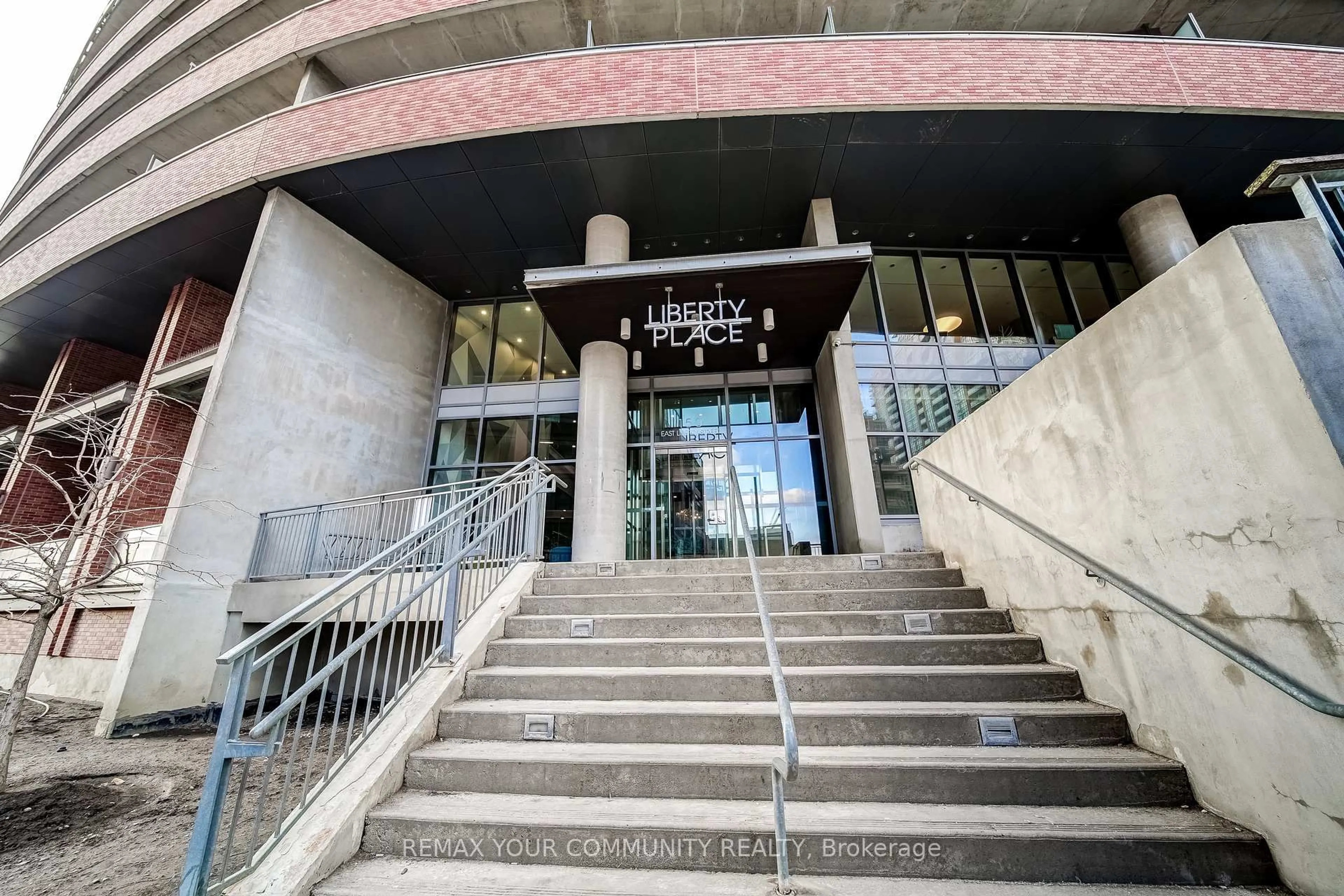 Indoor foyer for 150 East Liberty St #PH2, Toronto Ontario M6K 3R5