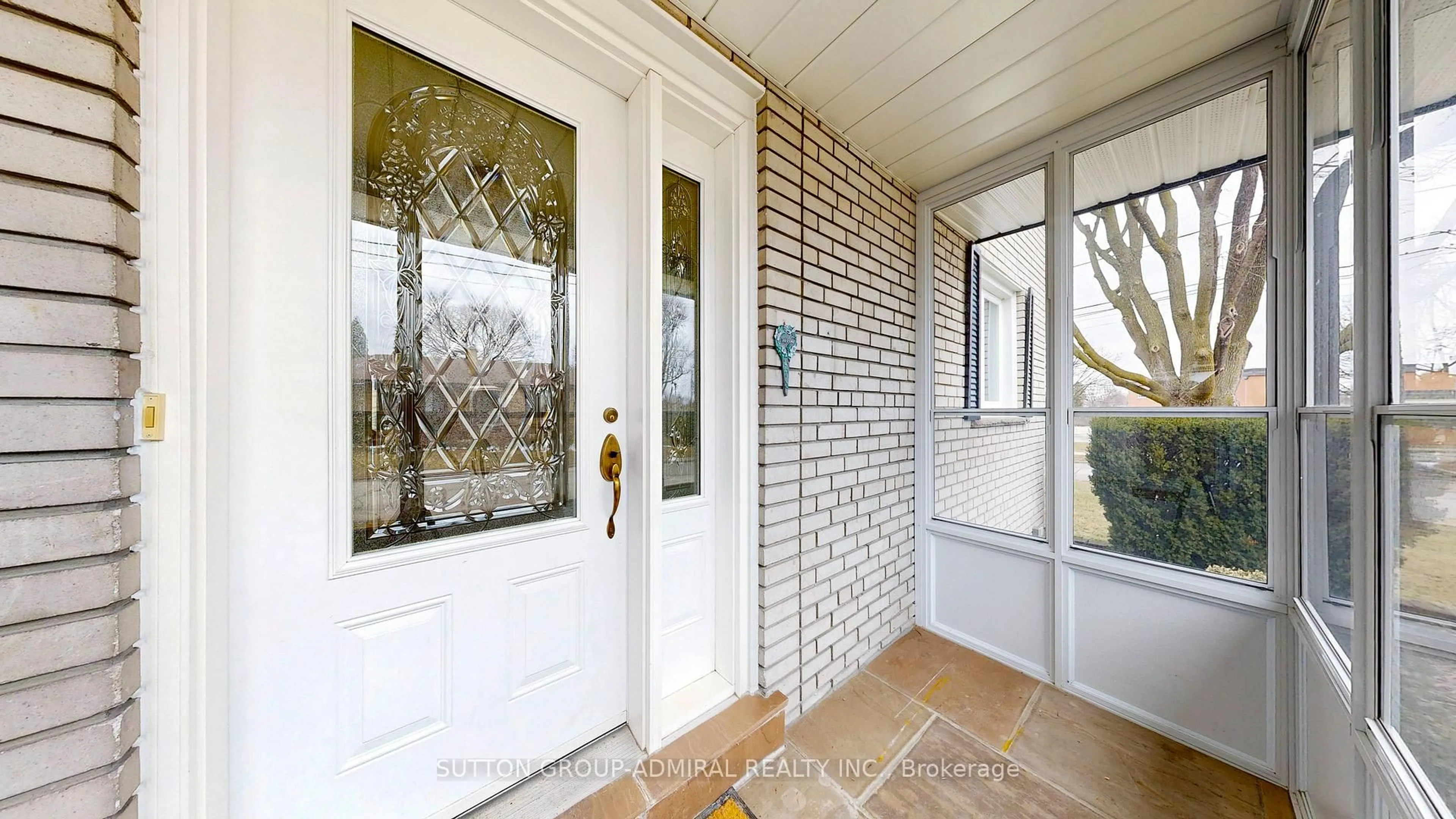 Indoor entryway for 33 Silverview Dr, Toronto Ontario M2M 2B5