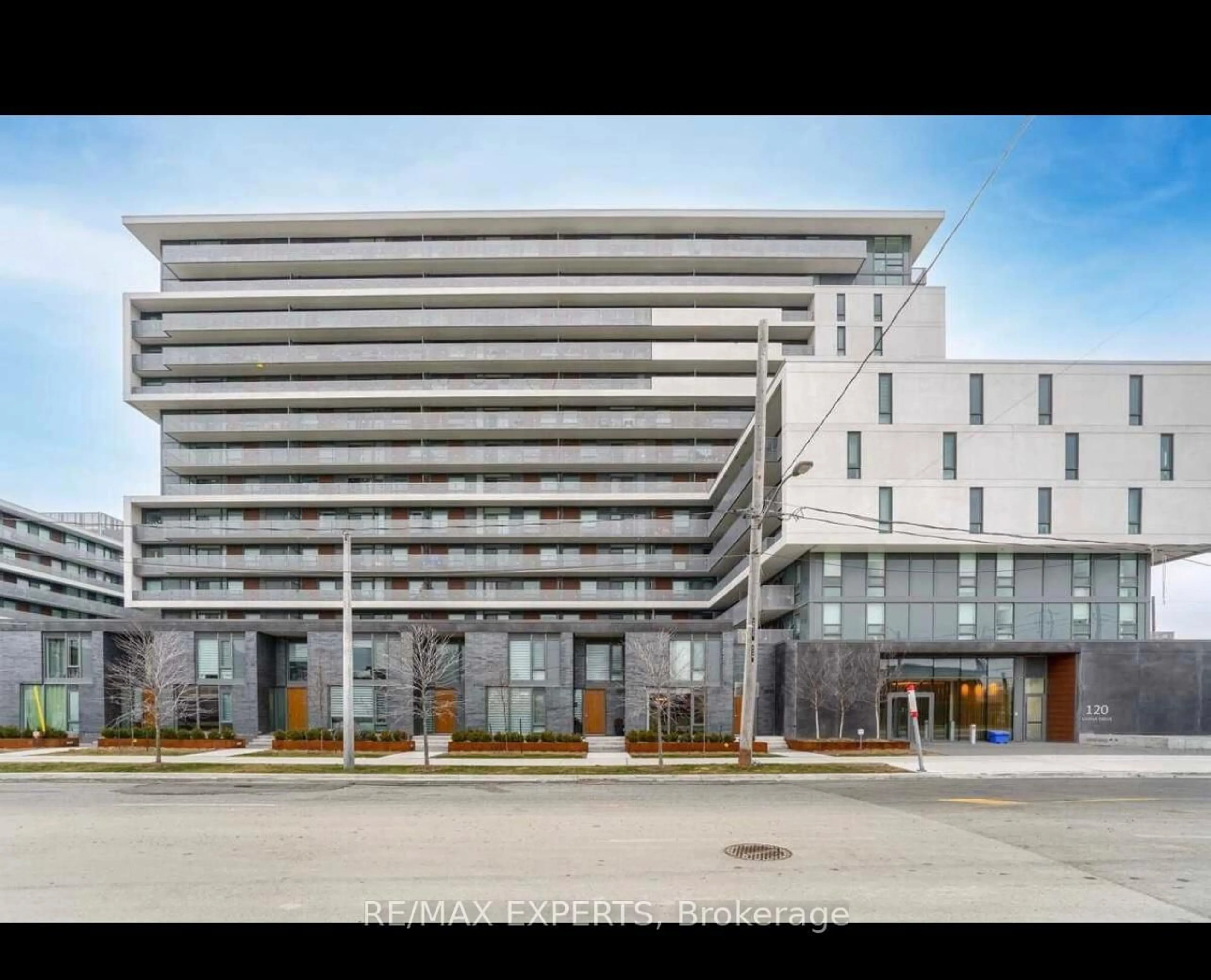 Indoor foyer for 120 Varna Dr #317, Toronto Ontario M6A 0B3