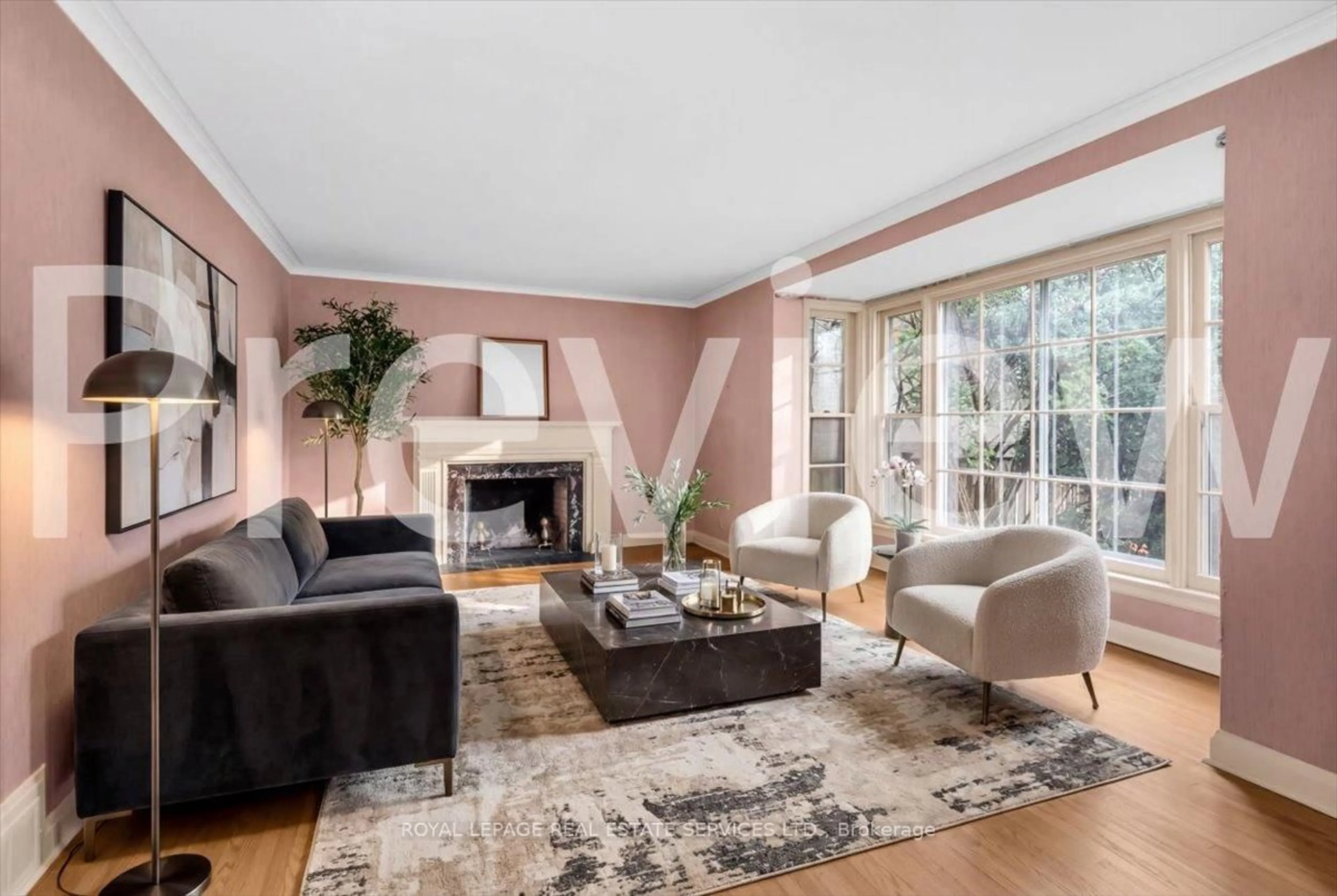 Living room with furniture, unknown for 66 Mason Blvd, Toronto Ontario M5M 3C8