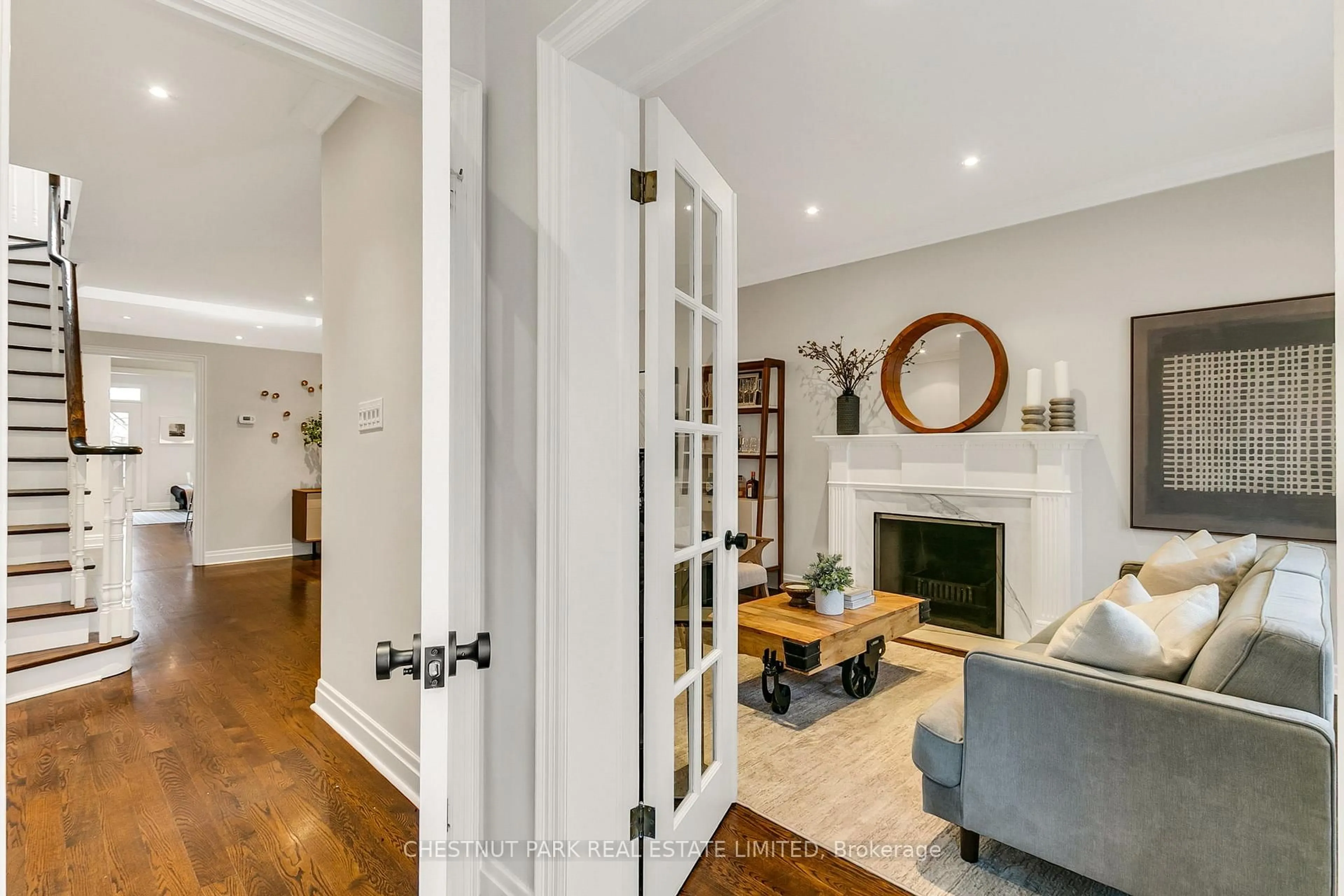 Indoor entryway for 298 Erskine Ave, Toronto Ontario M4P 1Z4