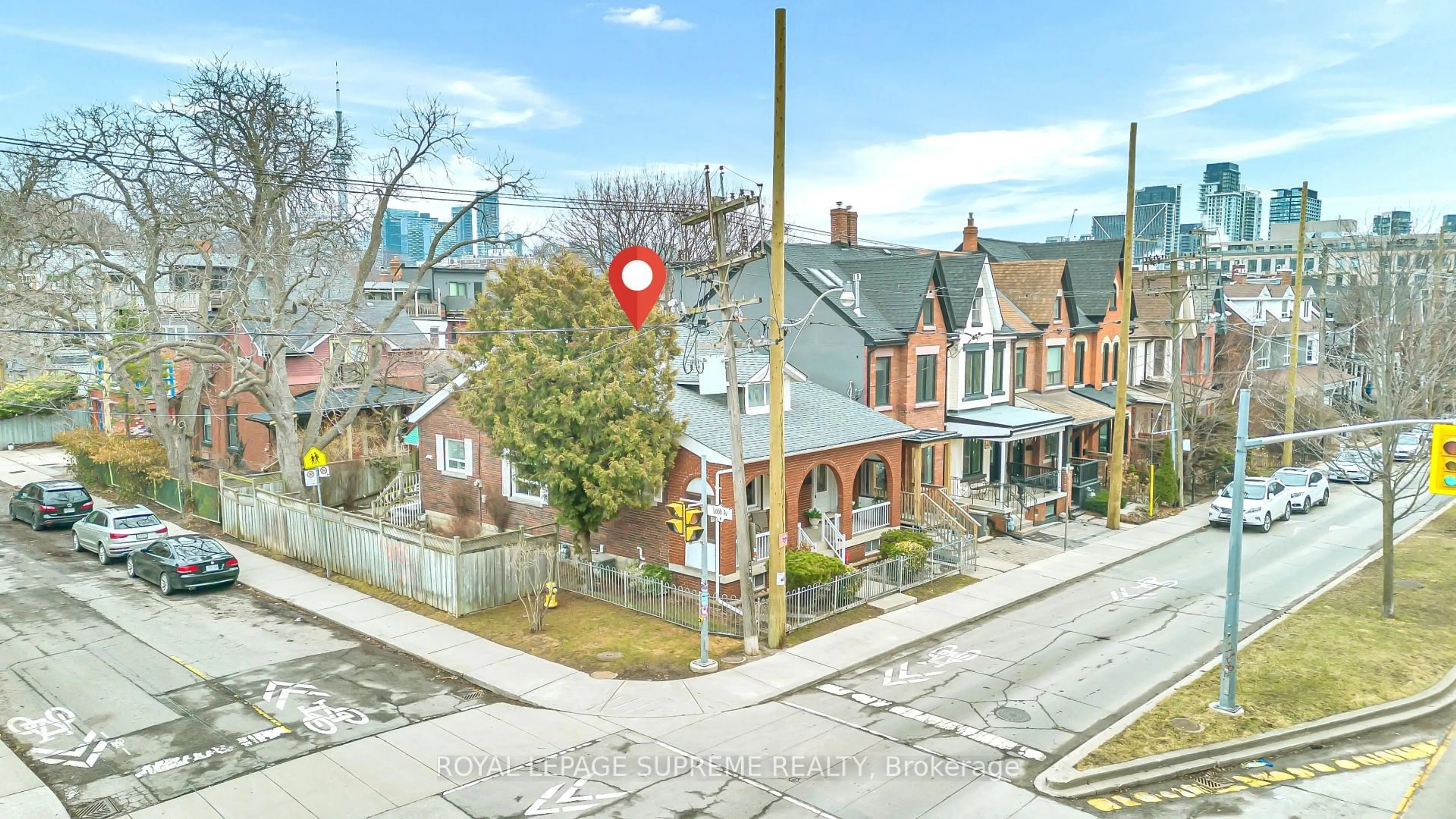 A pic from outside/outdoor area/front of a property/back of a property/a pic from drone, street for 185 Shaw St, Toronto Ontario M6J 2W6