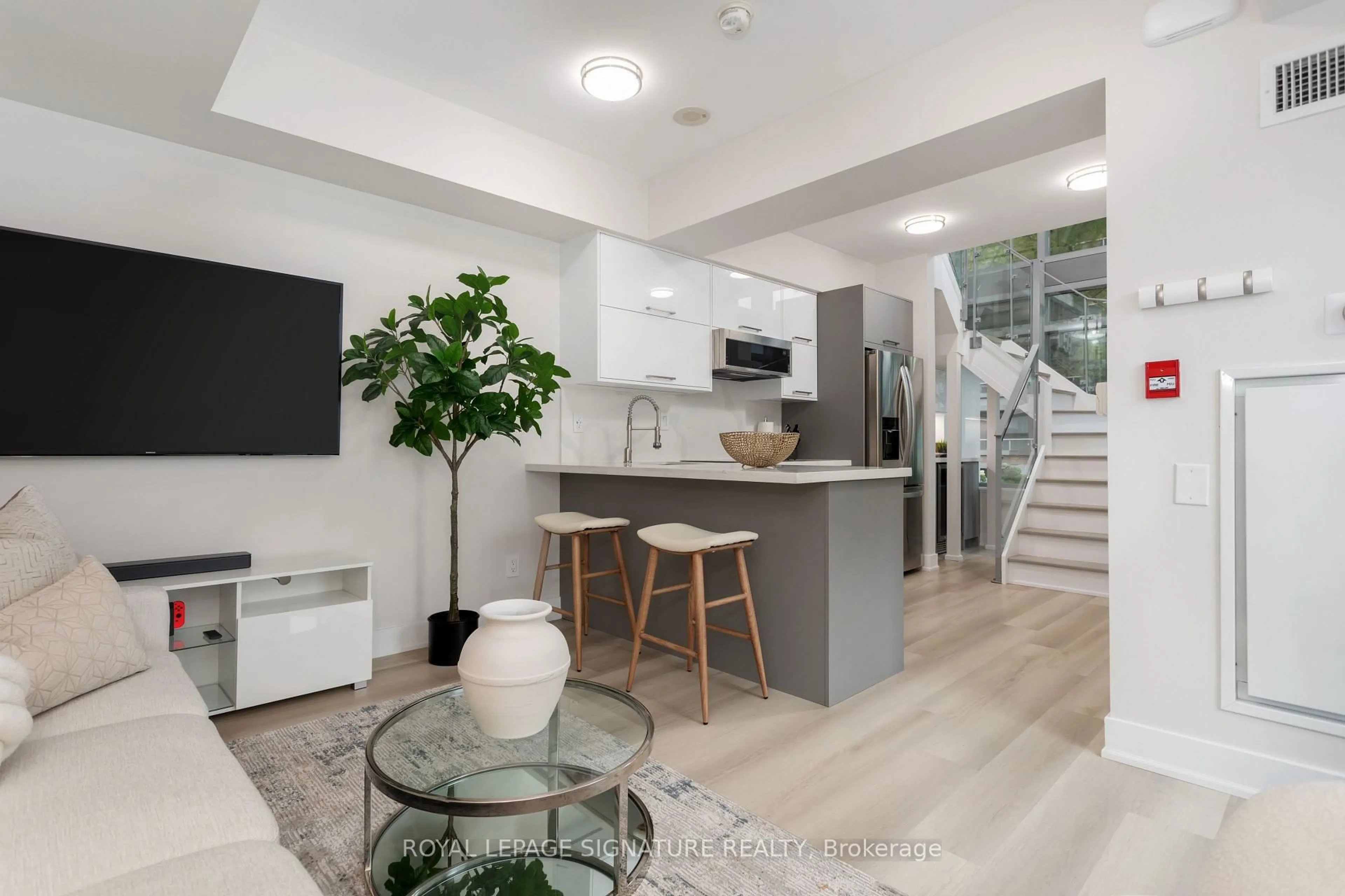 Open concept kitchen, unknown for 59 East Liberty St #Th 111, Toronto Ontario M6K 3R1