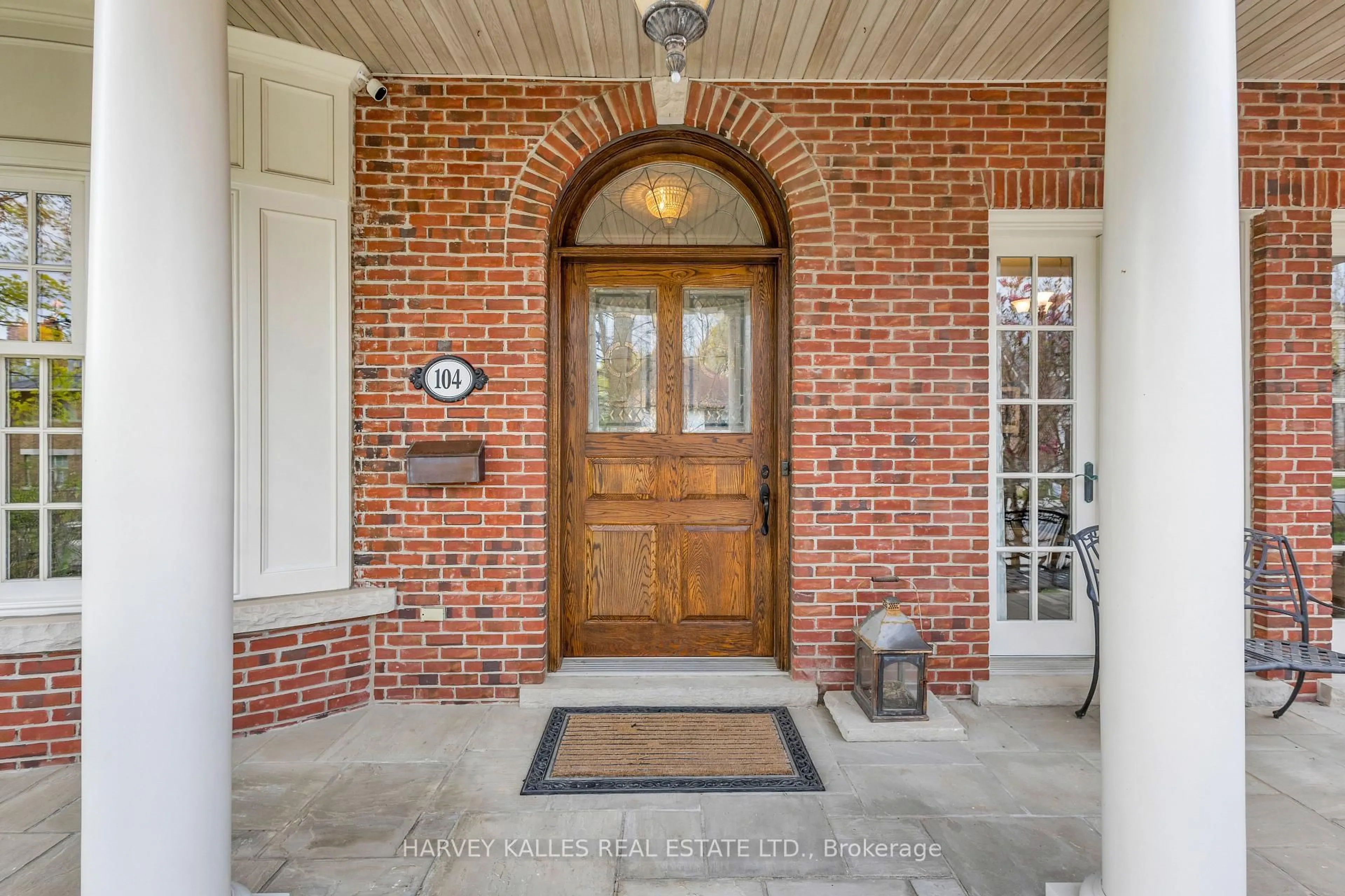 Indoor entryway for 104 Dawlish Ave, Toronto Ontario M4N 1H3