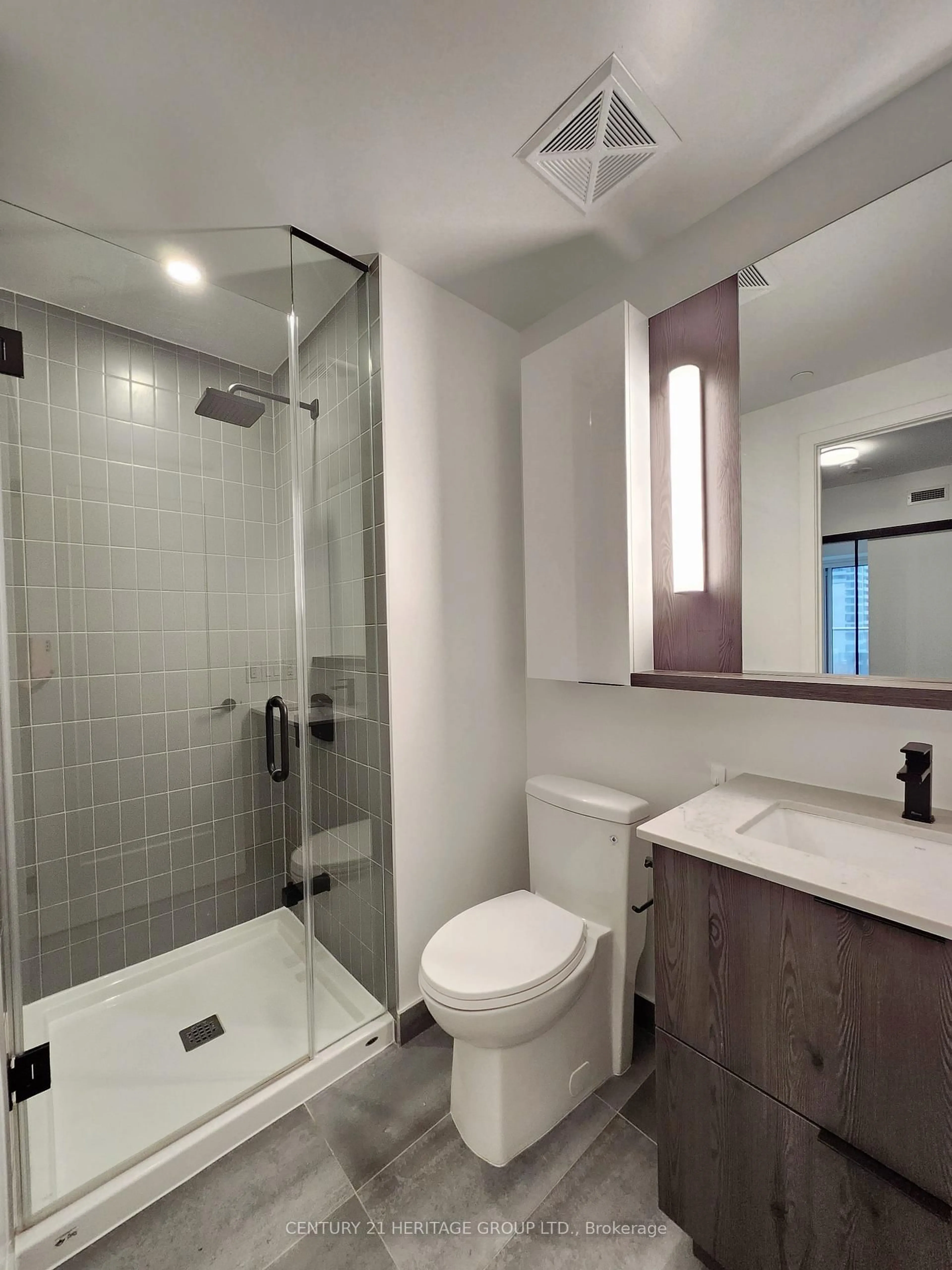 Standard bathroom, ceramic/tile floor for 5 Defries St #619, Toronto Ontario M5A 0W7