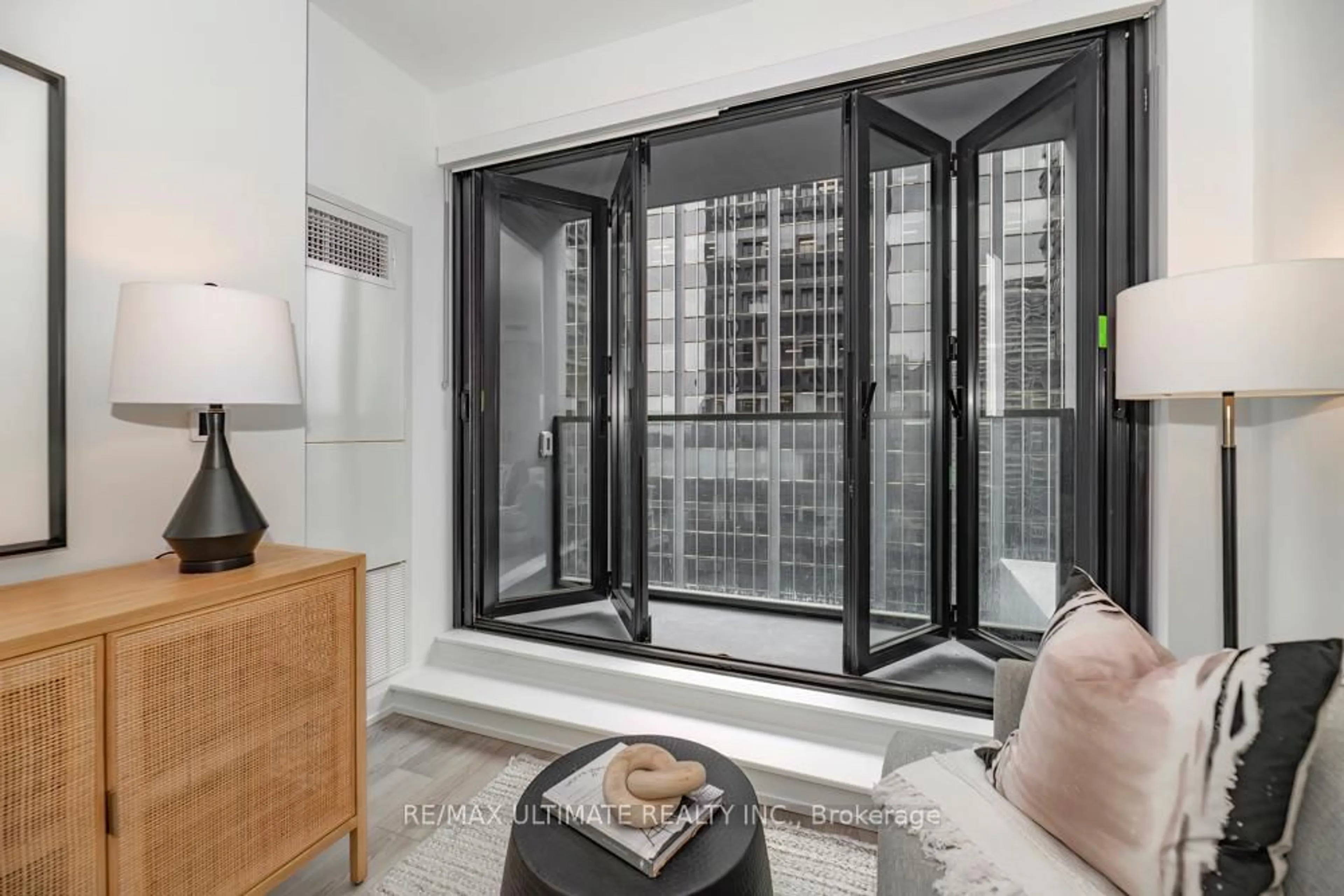 A pic of a room for 20 Soudan Ave #1008, Toronto Ontario M4S 1V5