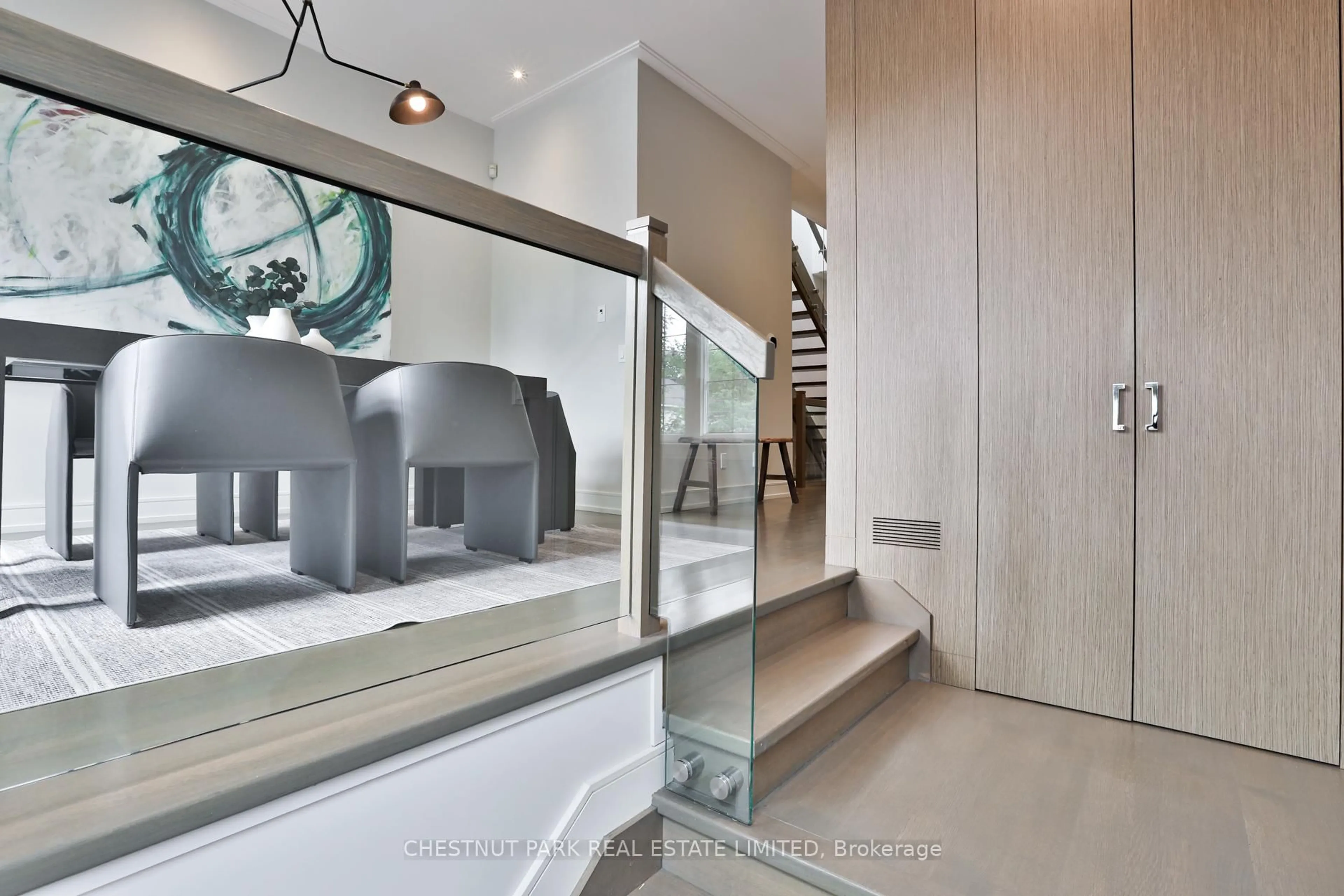 Indoor foyer for 176 Lawrence Ave, Toronto Ontario M4N 1T1