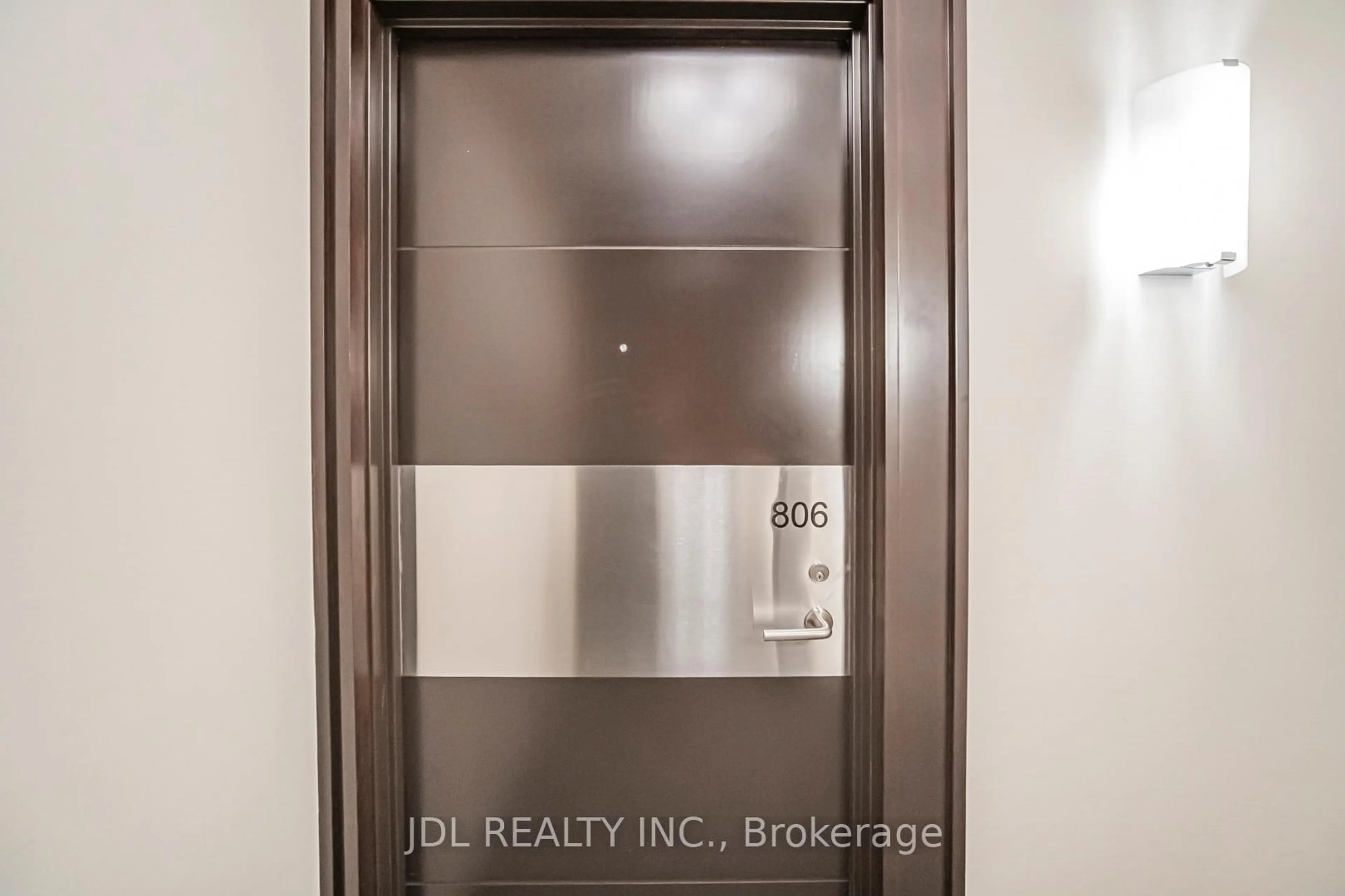 Indoor entryway for 825 Church St #806, Toronto Ontario M4W 3Z4