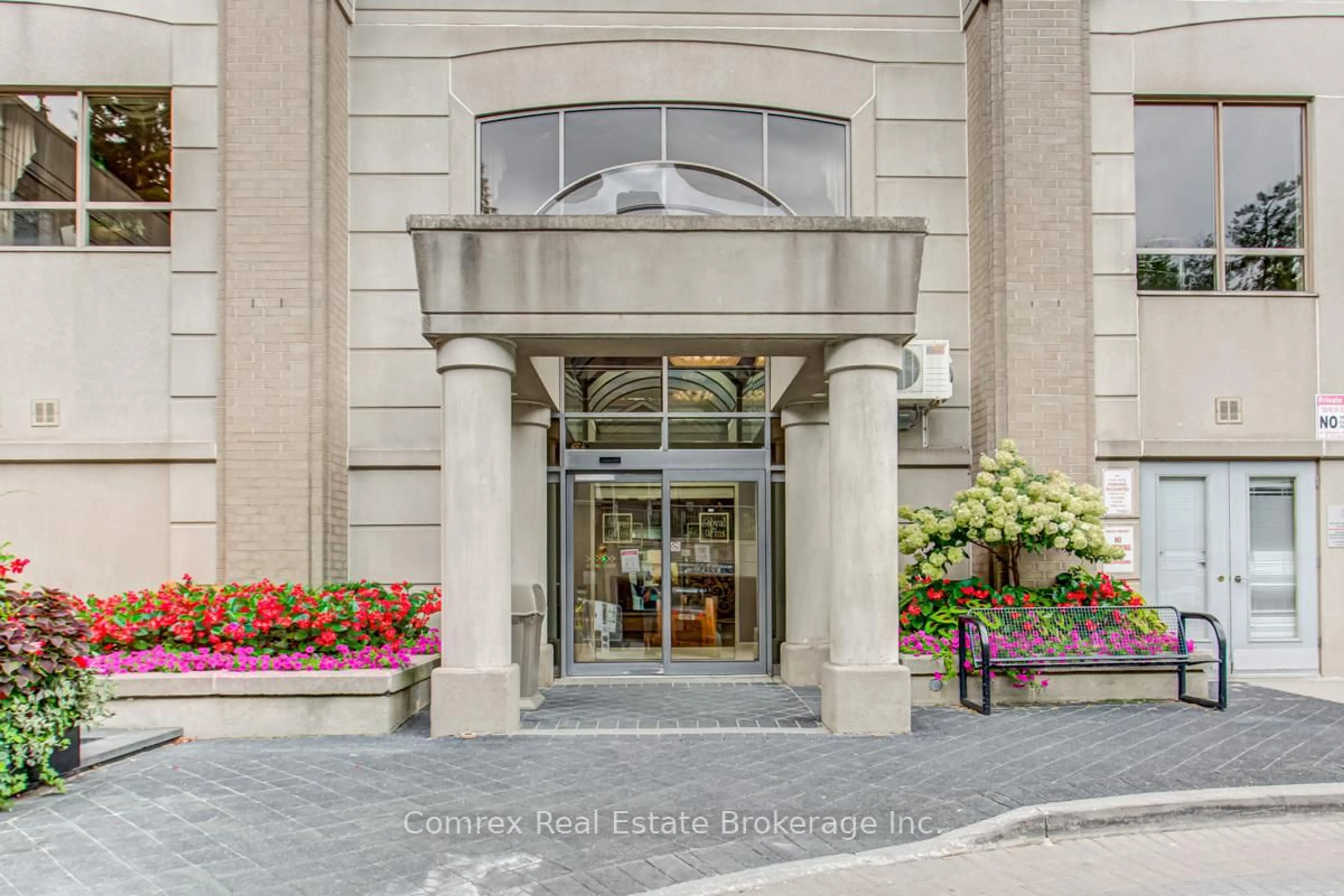 Indoor foyer for 5418 Yonge St #PH16, Toronto Ontario M2N 6X4
