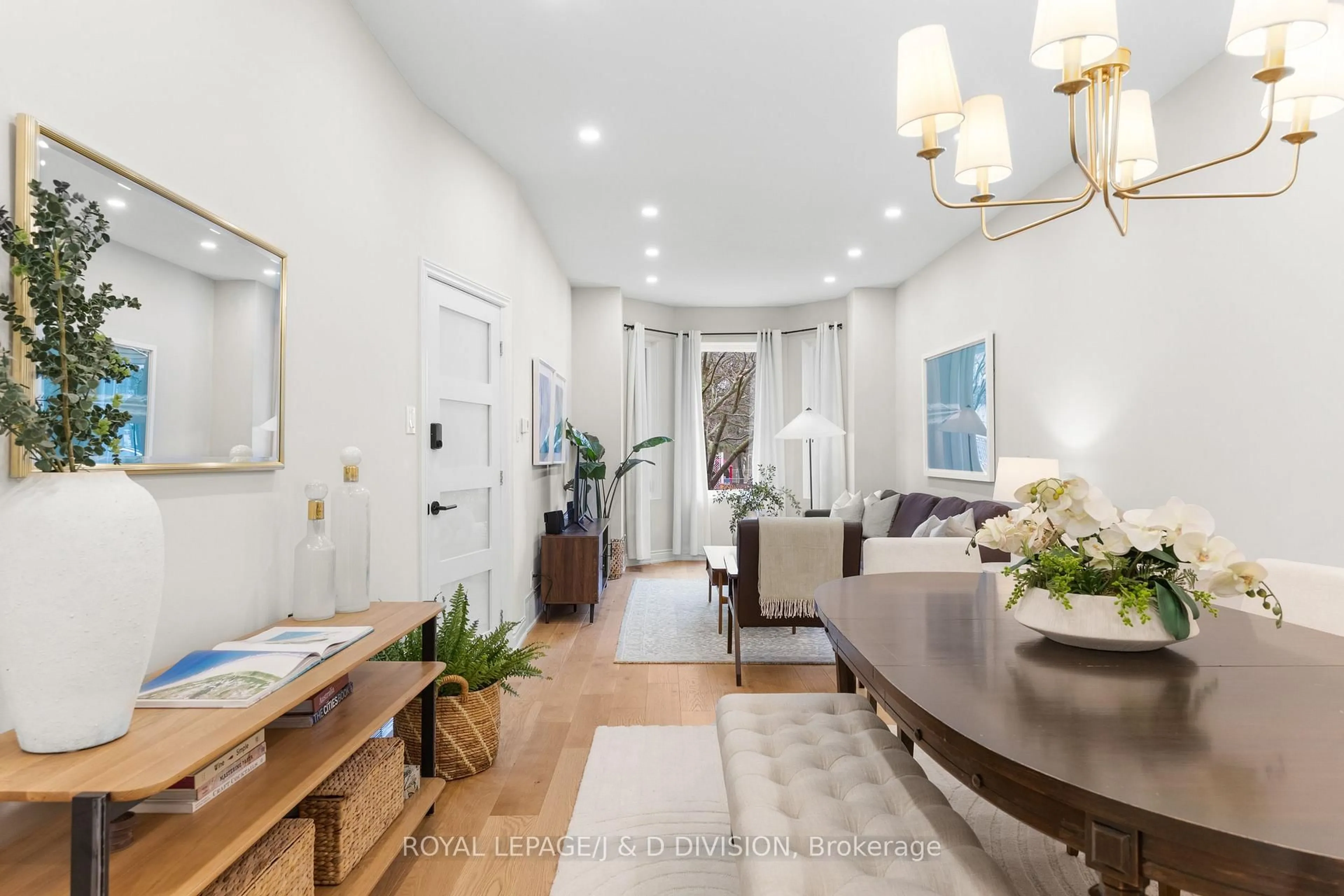 Indoor entryway for 28 Argyle St, Toronto Ontario M6J 1N4