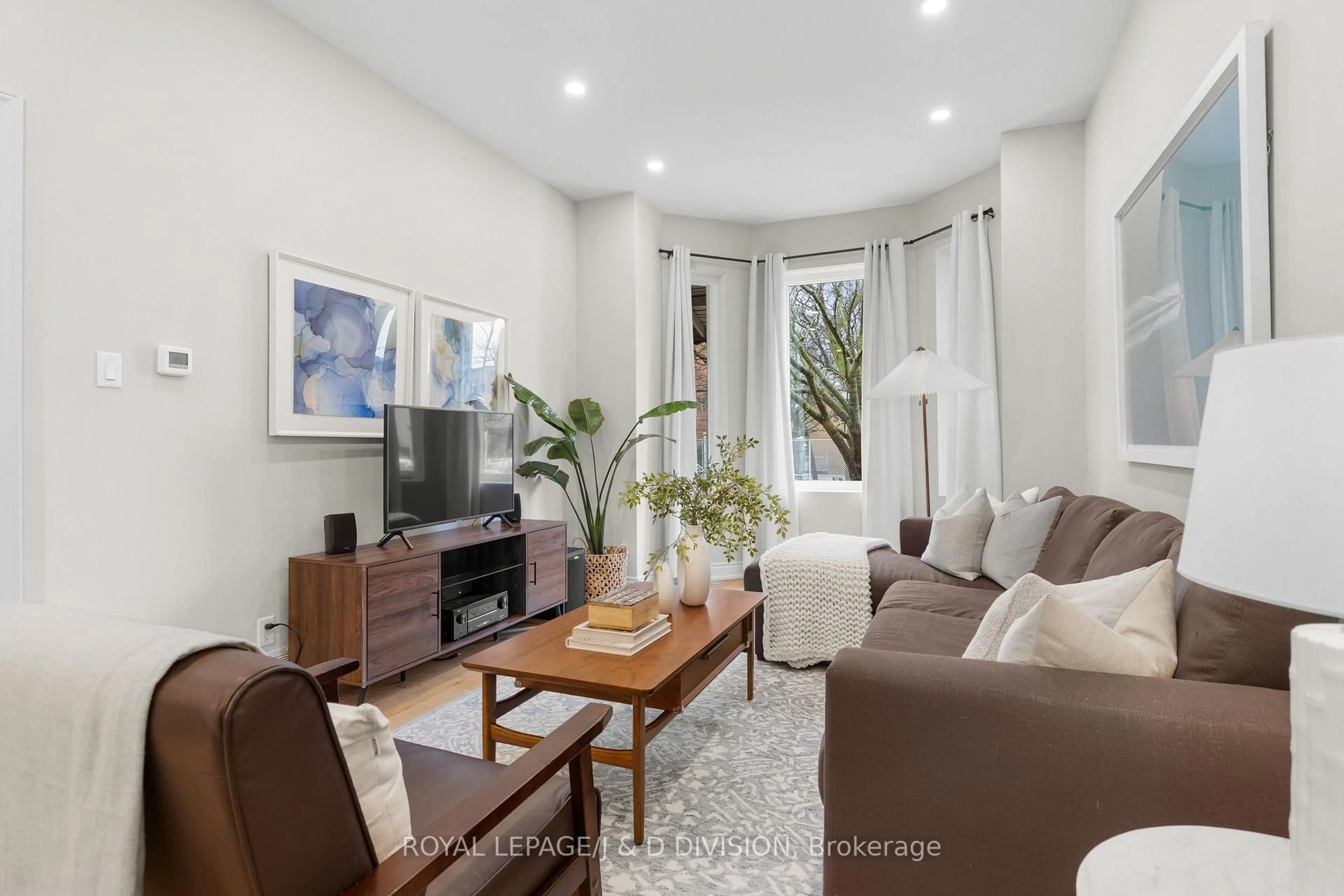 Living room with furniture, unknown for 28 Argyle St, Toronto Ontario M6J 1N4