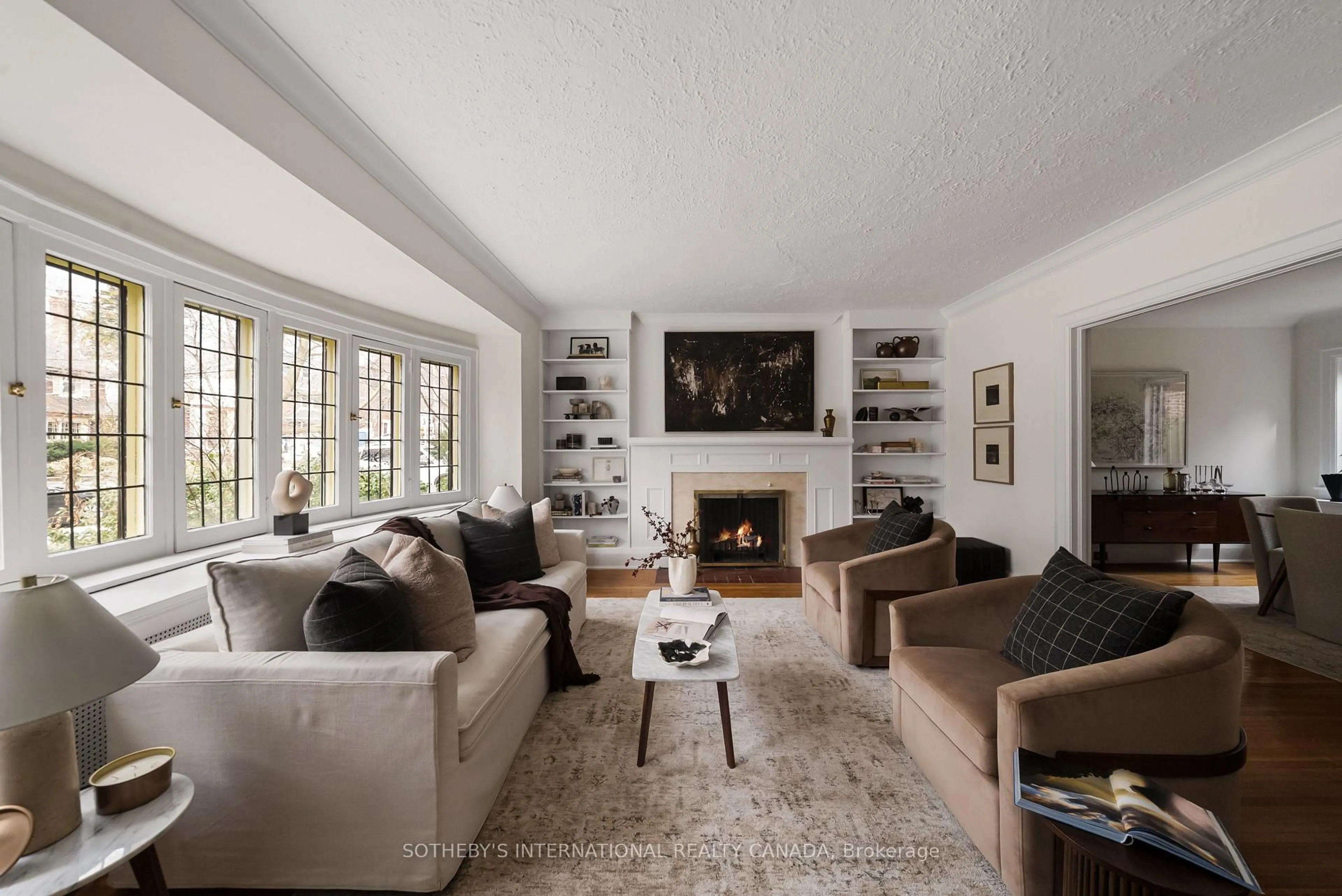 Living room with furniture, unknown for 95 Highbourne Rd, Toronto Ontario M5P 2J5