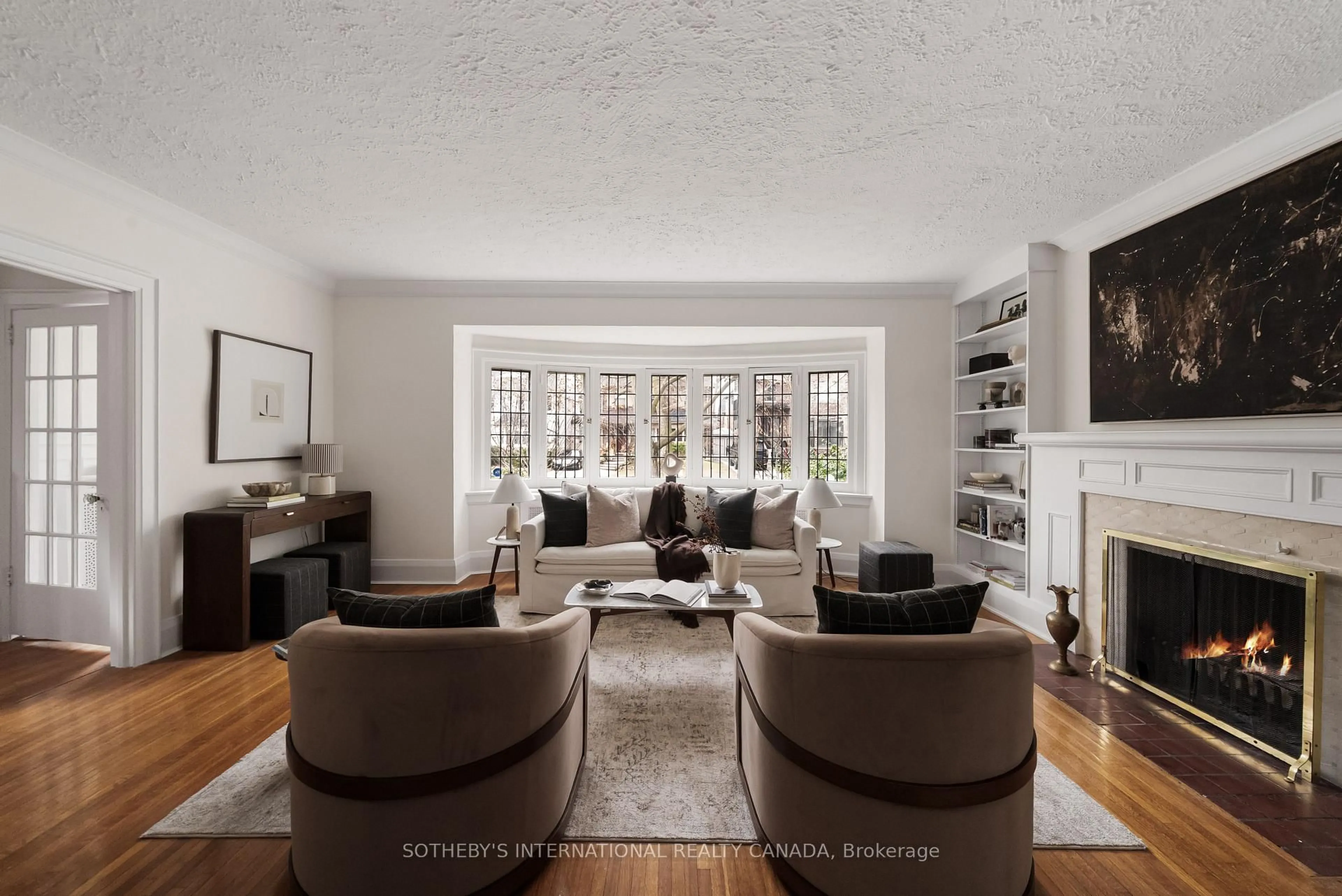 Living room with furniture, unknown for 95 Highbourne Rd, Toronto Ontario M5P 2J5