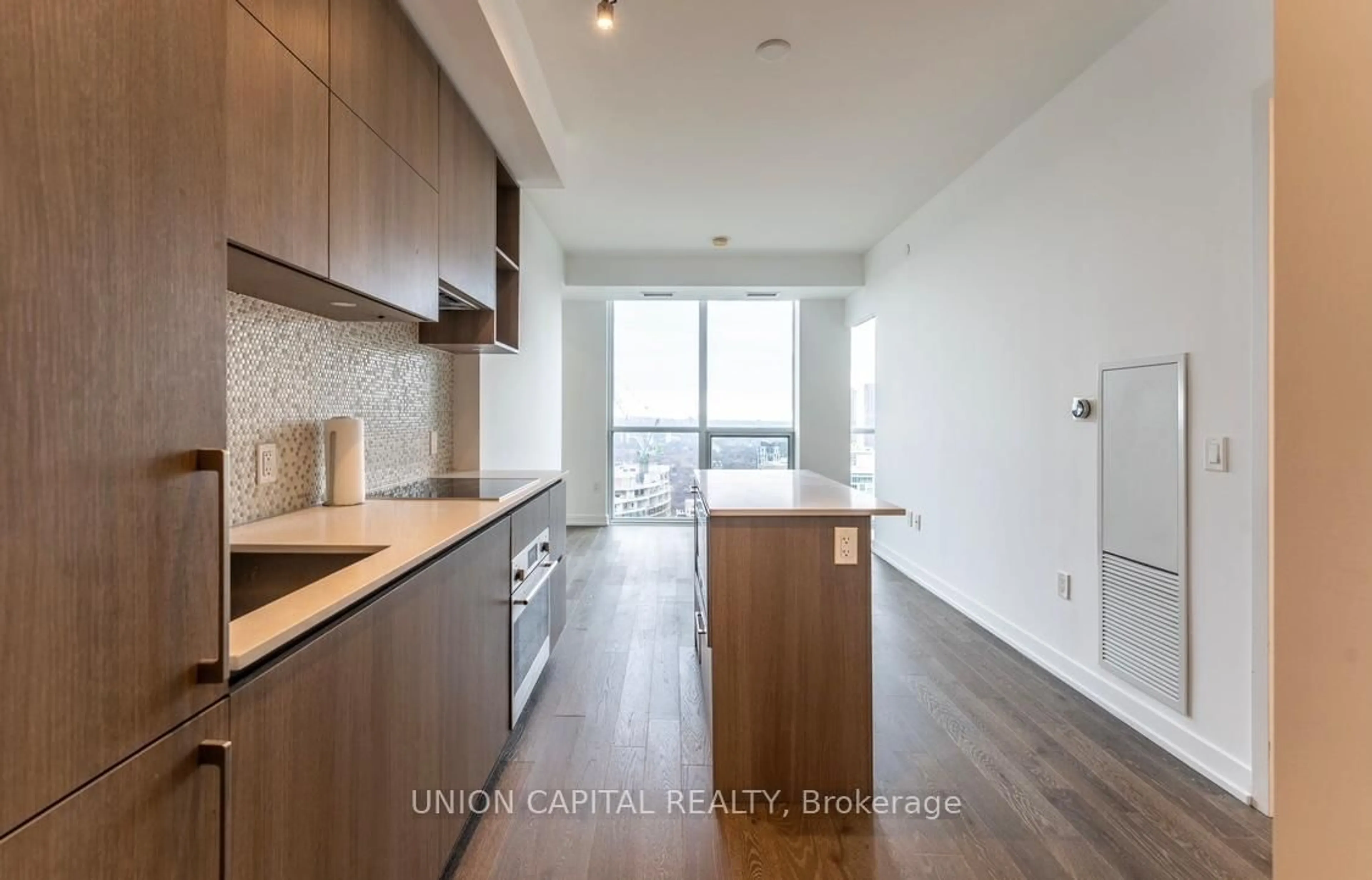 Open concept kitchen, wood/laminate floor for 1 Yorkville Ave #3709, Toronto Ontario M4W 0B1