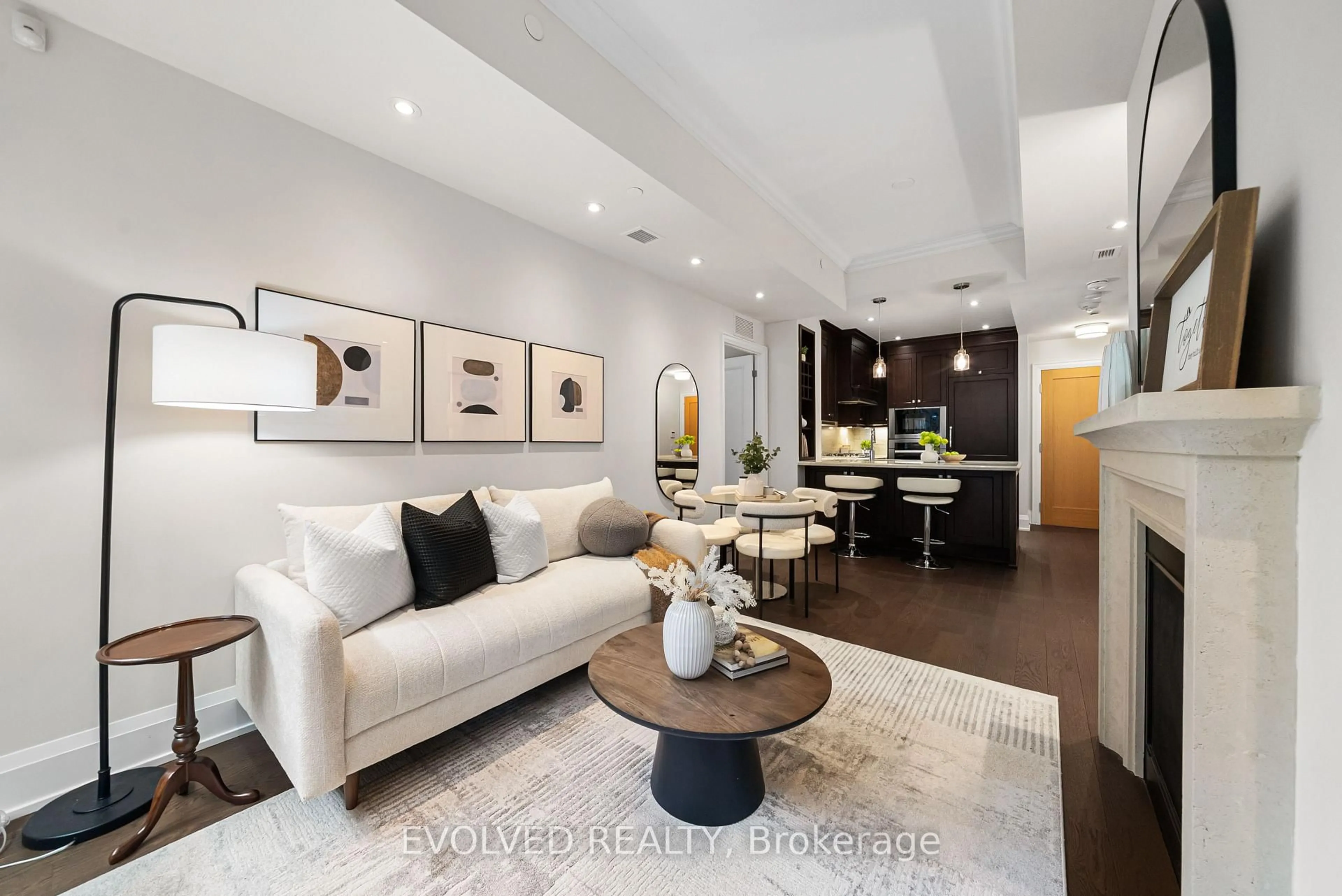 Living room with furniture, unknown for 1900 Bayview Ave #128, Toronto Ontario M4G 0A6