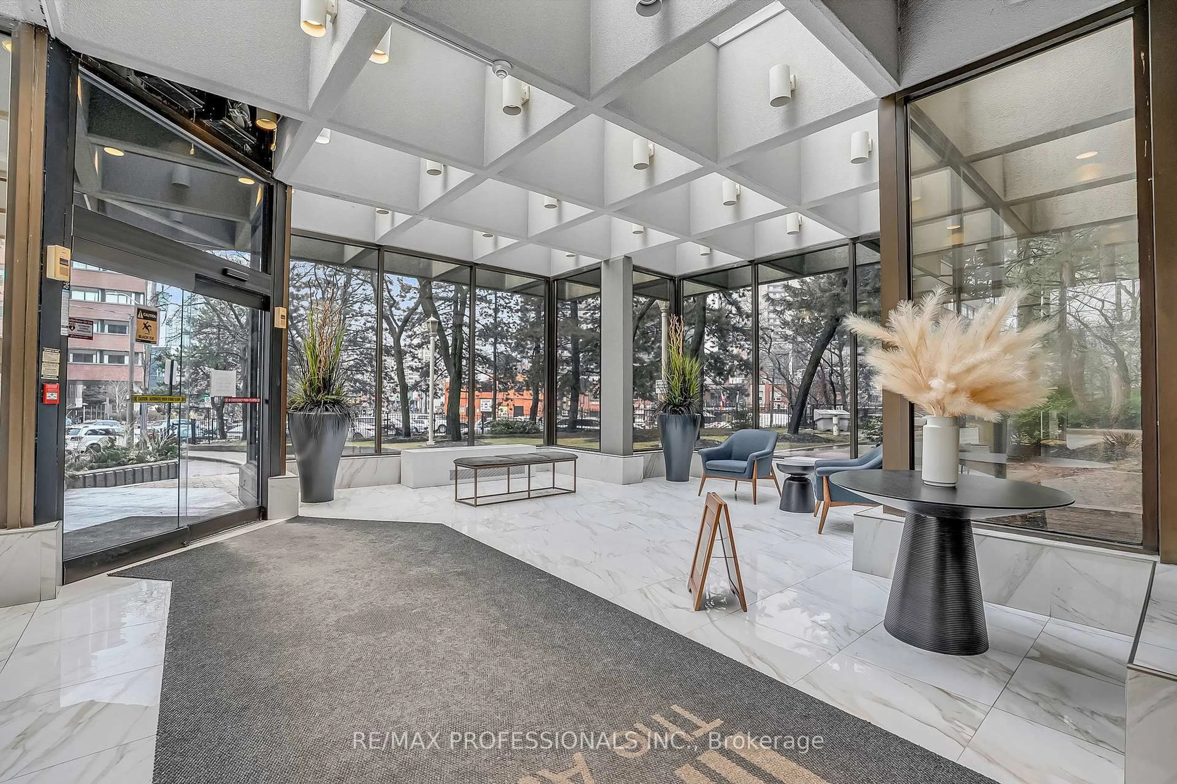 Lobby for 33 Elmhurst Ave #2005, Toronto Ontario M2N 6G8