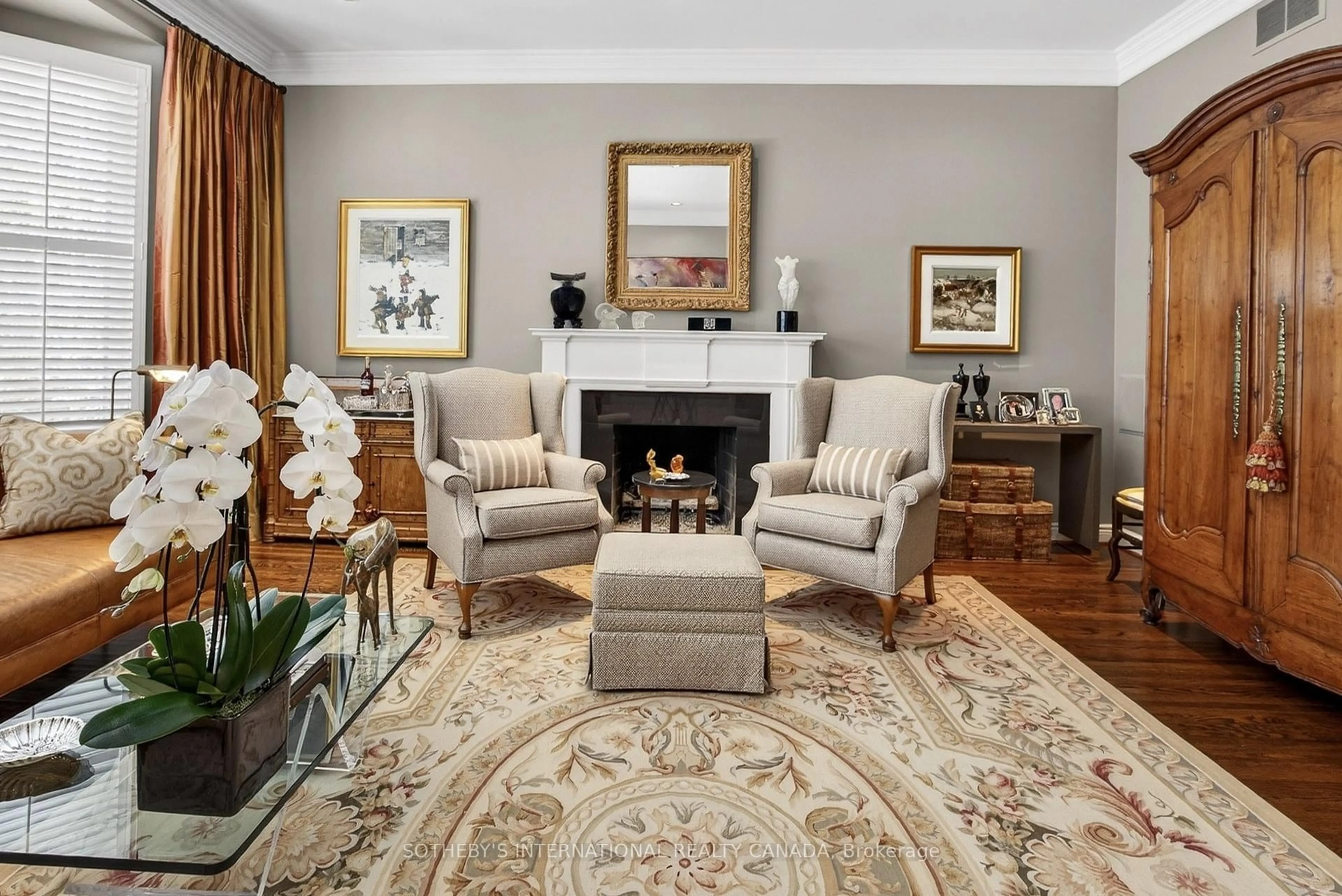 Living room with furniture, carpet floor for 30 A Oriole Rd, Toronto Ontario M4V 2E8