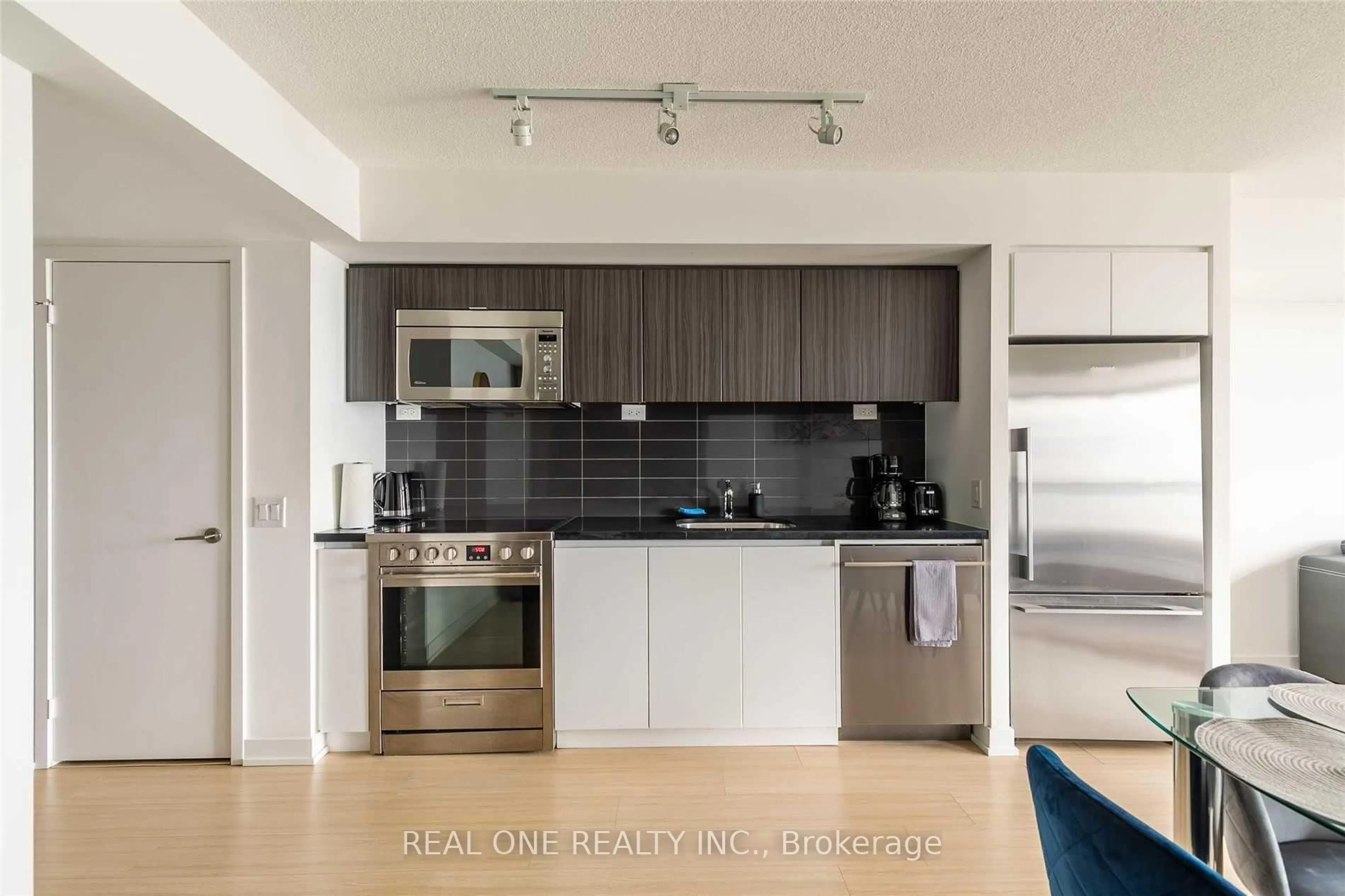 Standard kitchen, unknown for 75 Queens Wharf Rd #2203, Toronto Ontario M5V 0J8