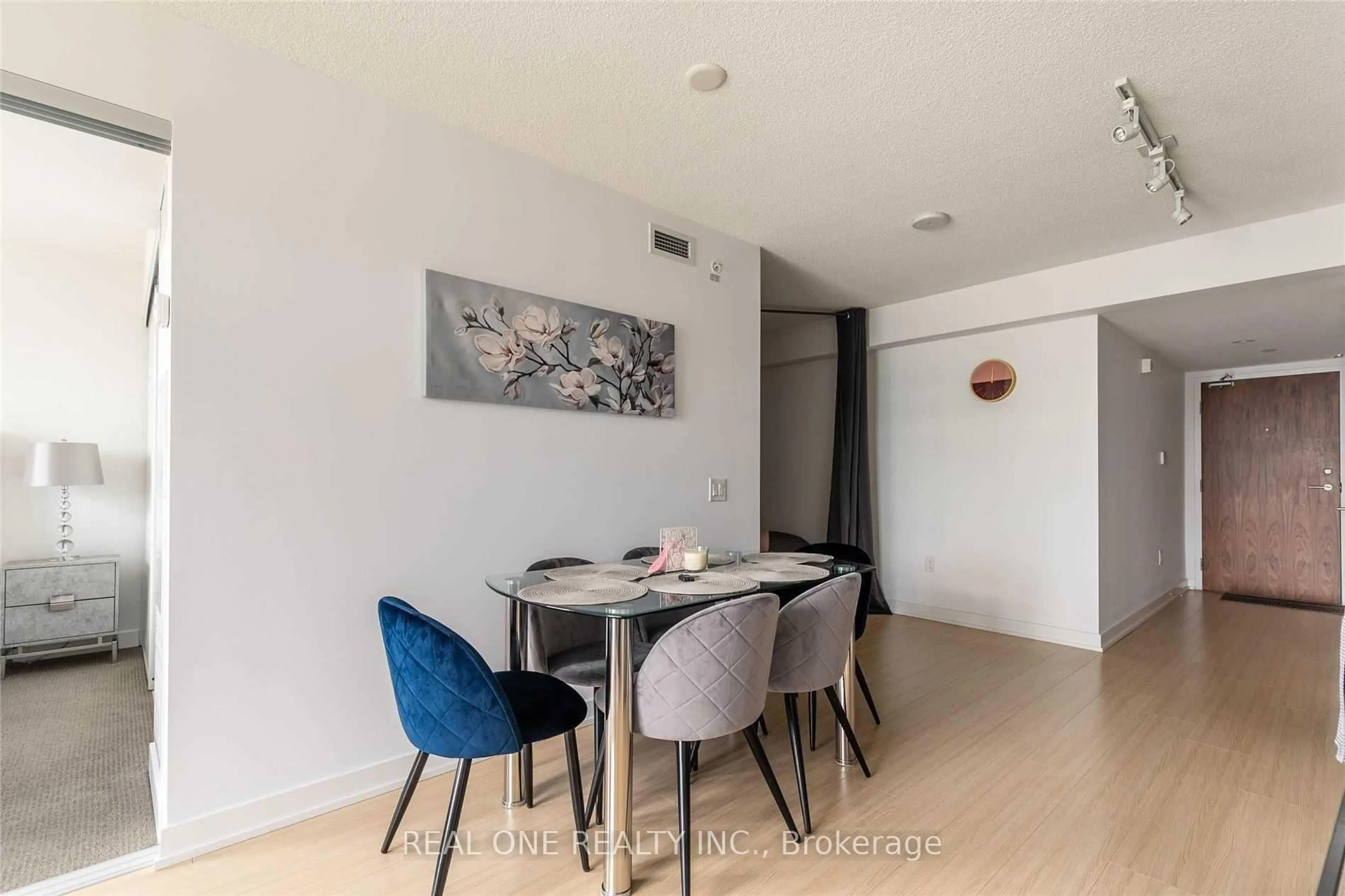 Dining room, unknown for 75 Queens Wharf Rd #2203, Toronto Ontario M5V 0J8