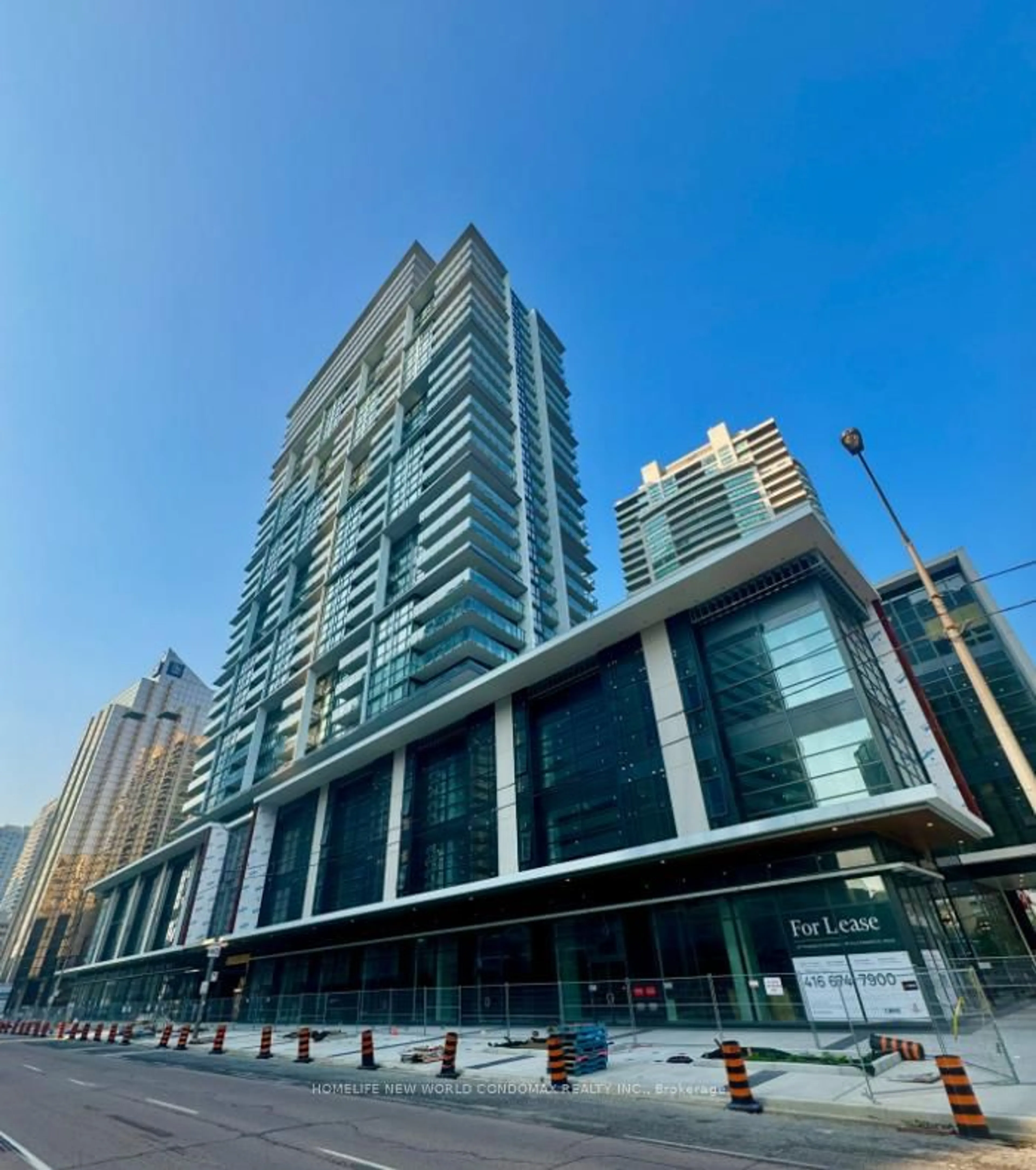 Indoor foyer for 4955 Yonge St #806, Toronto Ontario M2N 0L8