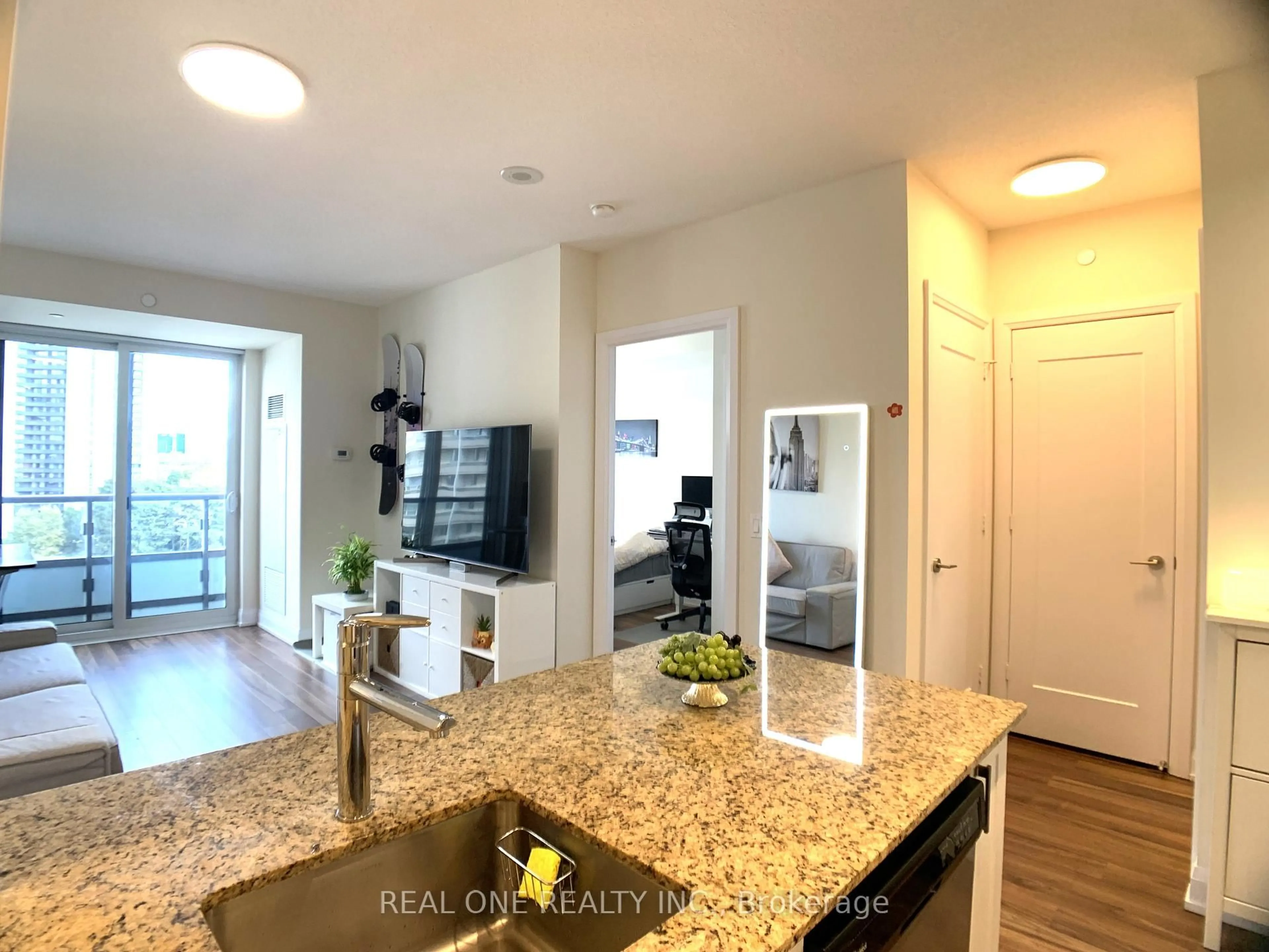 Open concept kitchen, unknown for 18 Graydon Hall Dr #1508, Toronto Ontario M3A 0A4