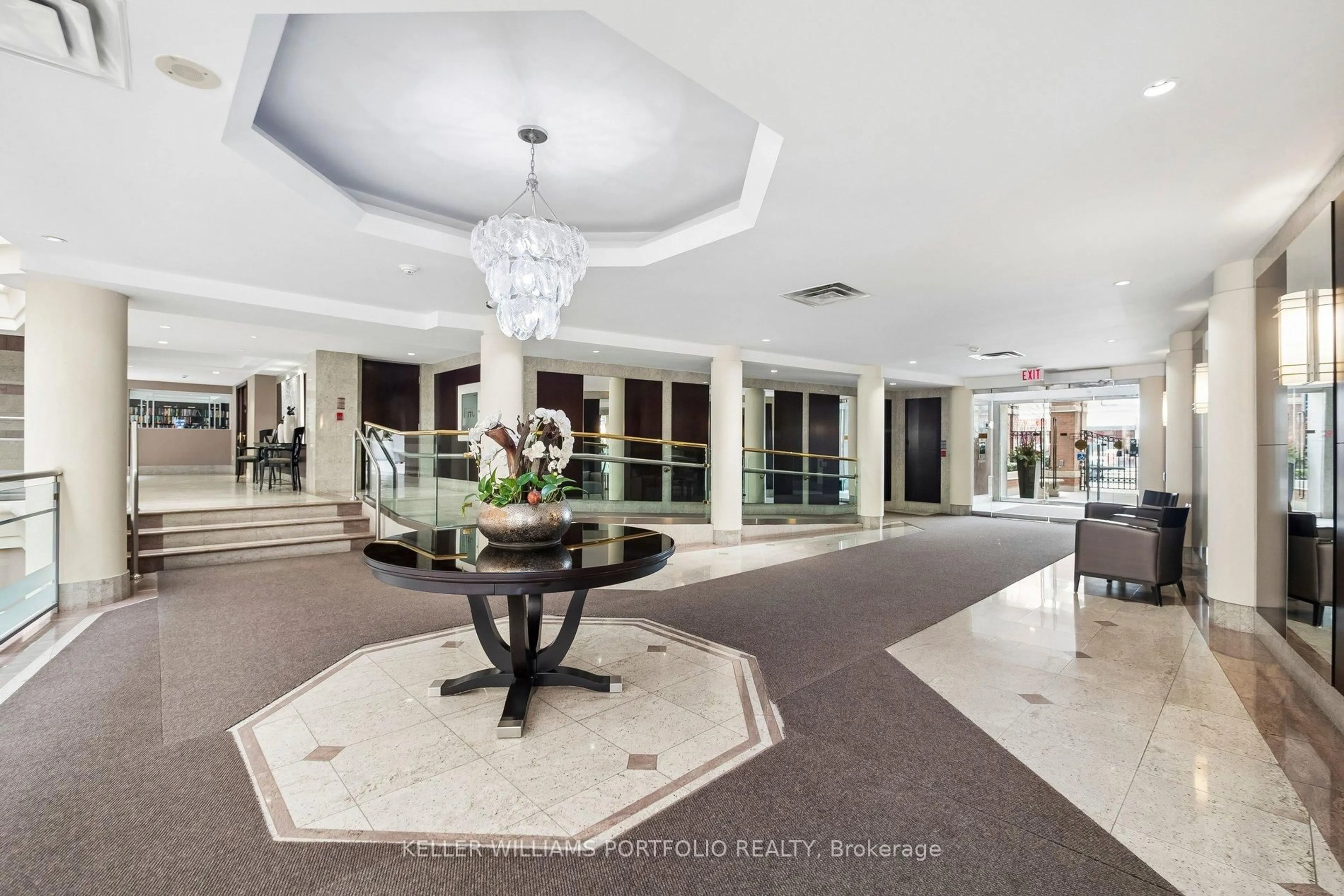 Indoor foyer for 2727 Yonge St #702, Toronto Ontario M4N 3R6