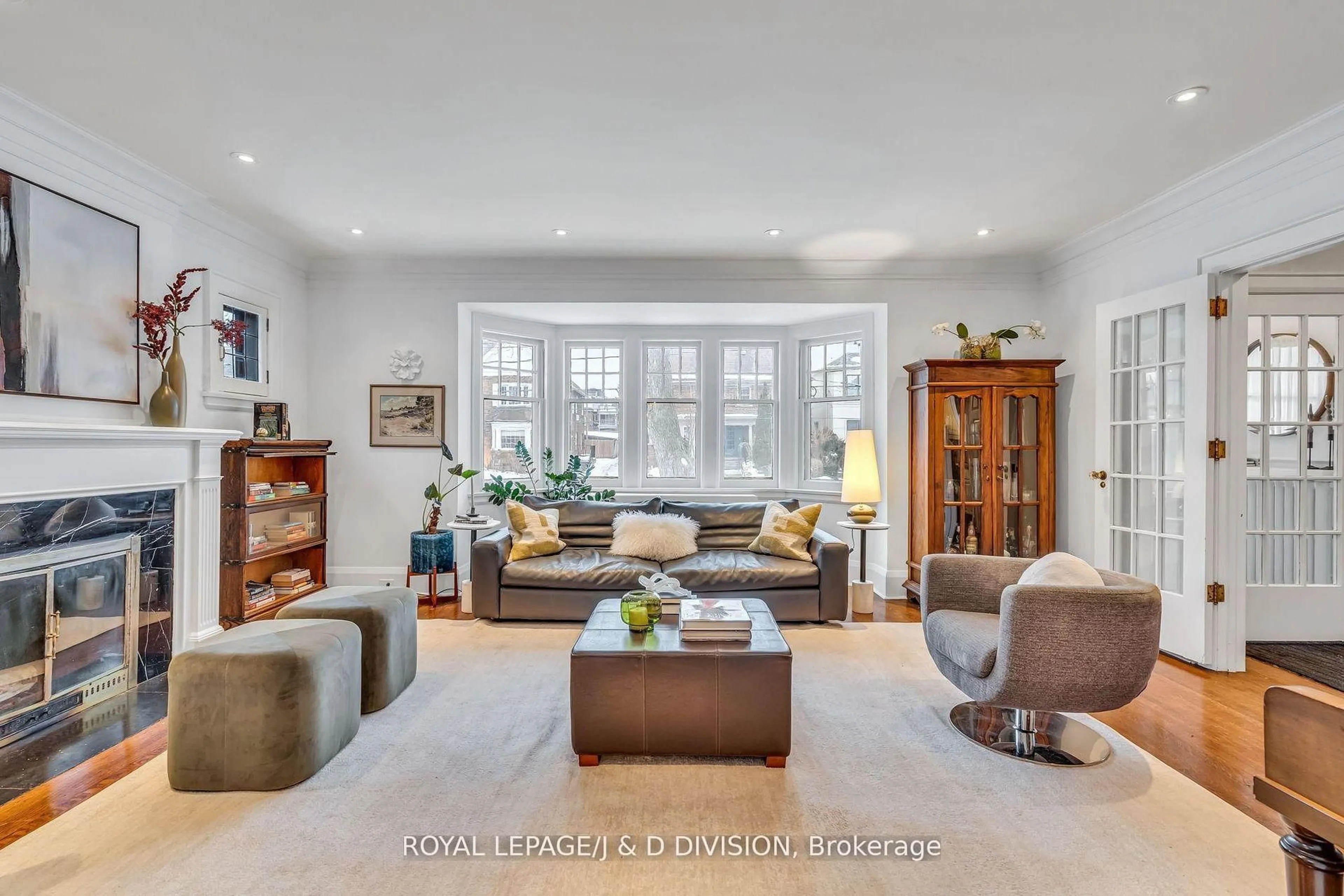 Living room with furniture, unknown for 453 Oriole Pkwy, Toronto Ontario M5P 2H7